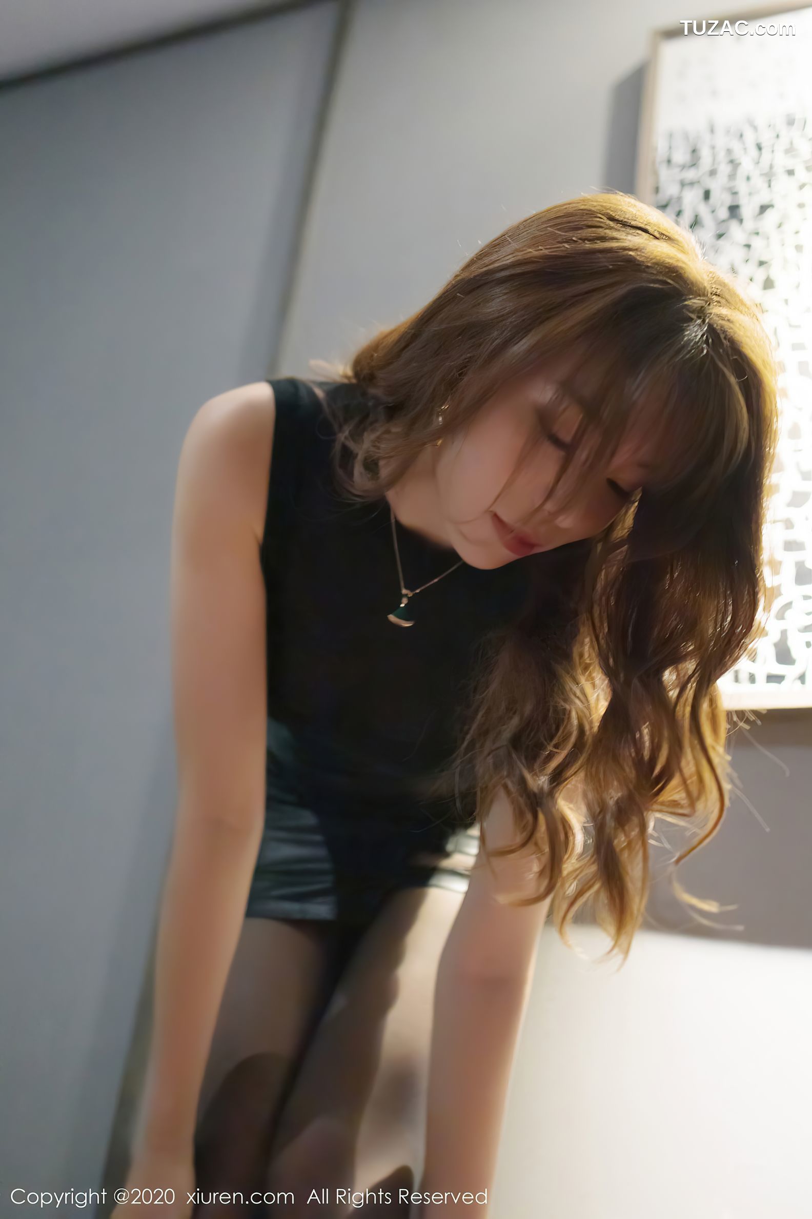 XiuRen秀人网-2445-芝芝-《时尚街拍与魅惑私房系列》-2020.08.14