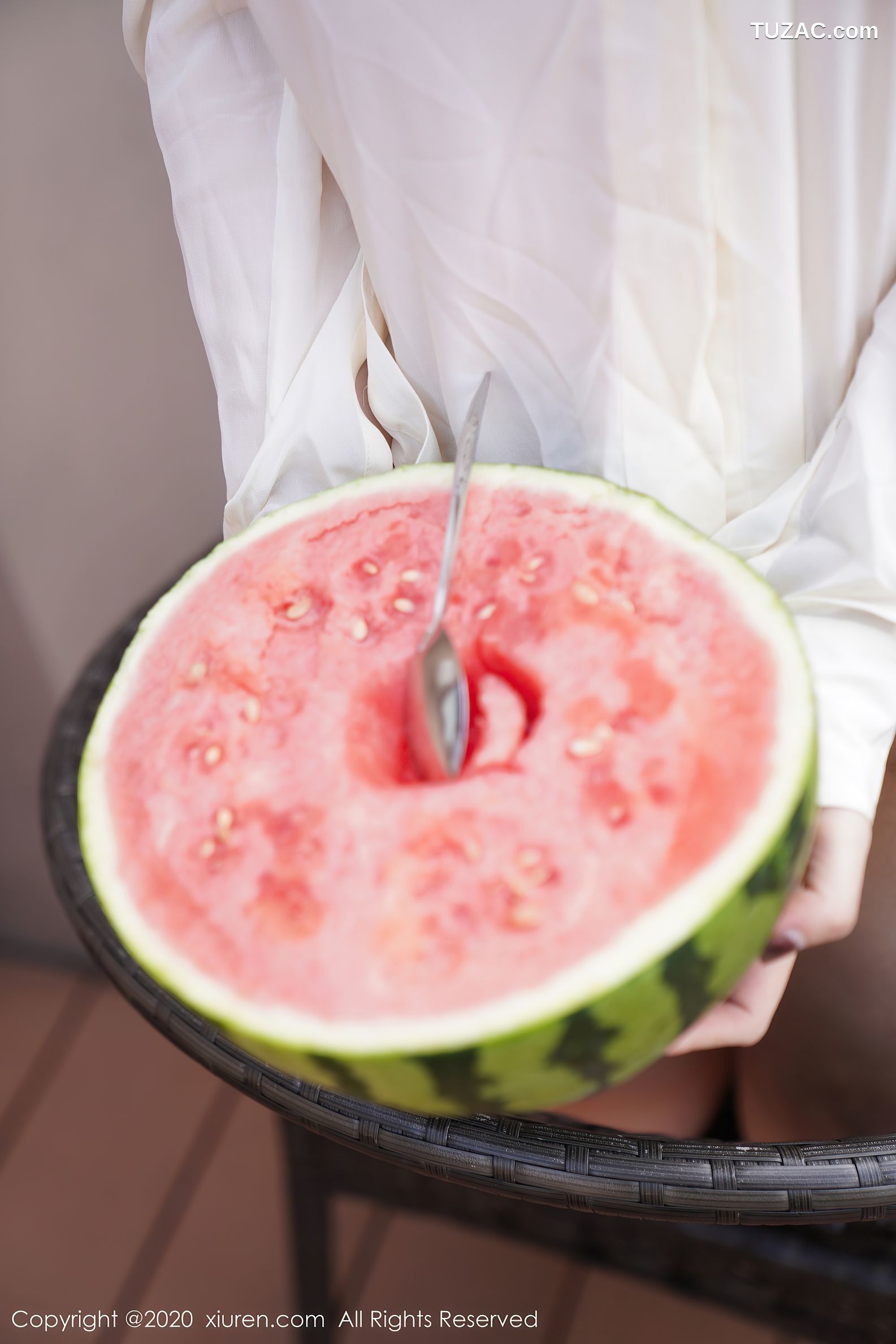 XiuRen秀人网-2482-尤妮丝-《穿衬衫的美女》-2020.08.25