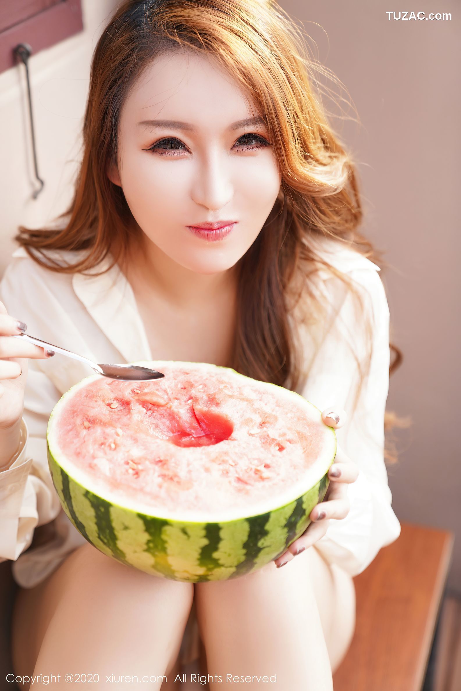 XiuRen秀人网-2482-尤妮丝-《穿衬衫的美女》-2020.08.25