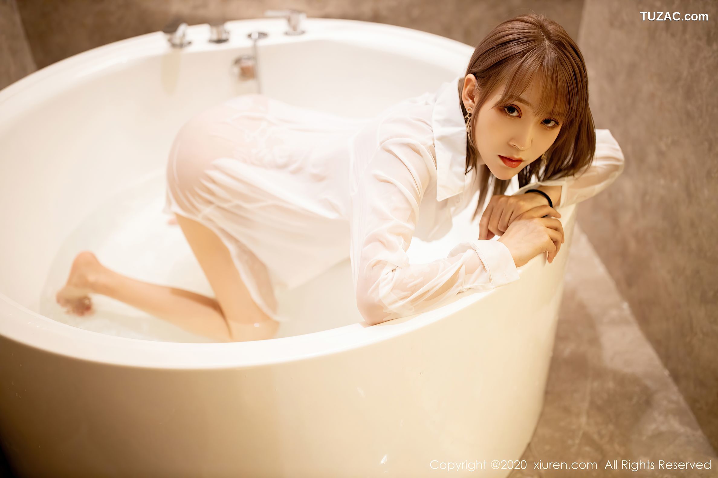 XiuRen秀人网-2495-周慕汐Fairy-《白衬衫的淋漓湿身魅惑》-2020.08.27