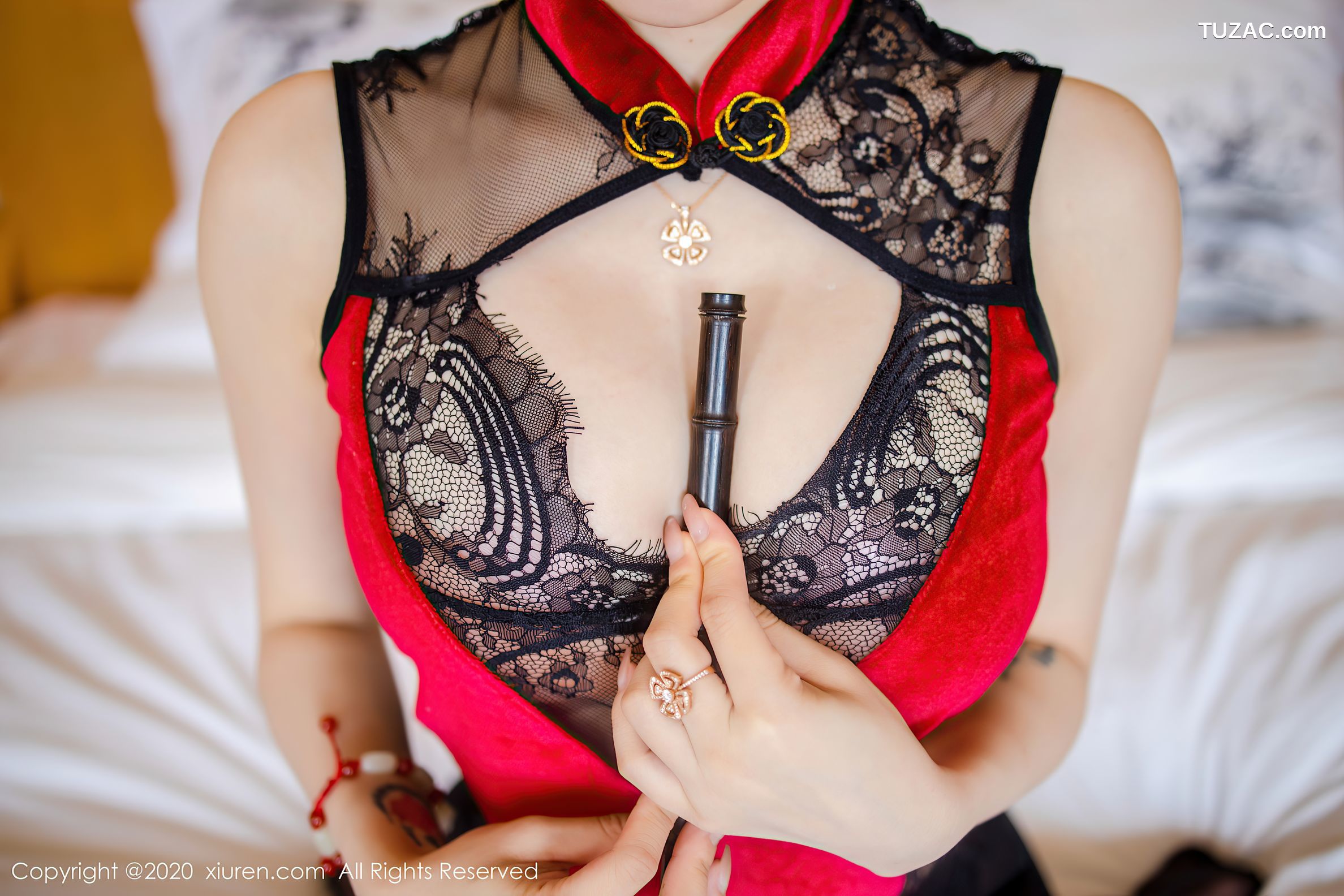 XiuRen秀人网-2499-玉兔Miki-《古典韵味旗袍与现代性感黑丝系列》-2020.08.28