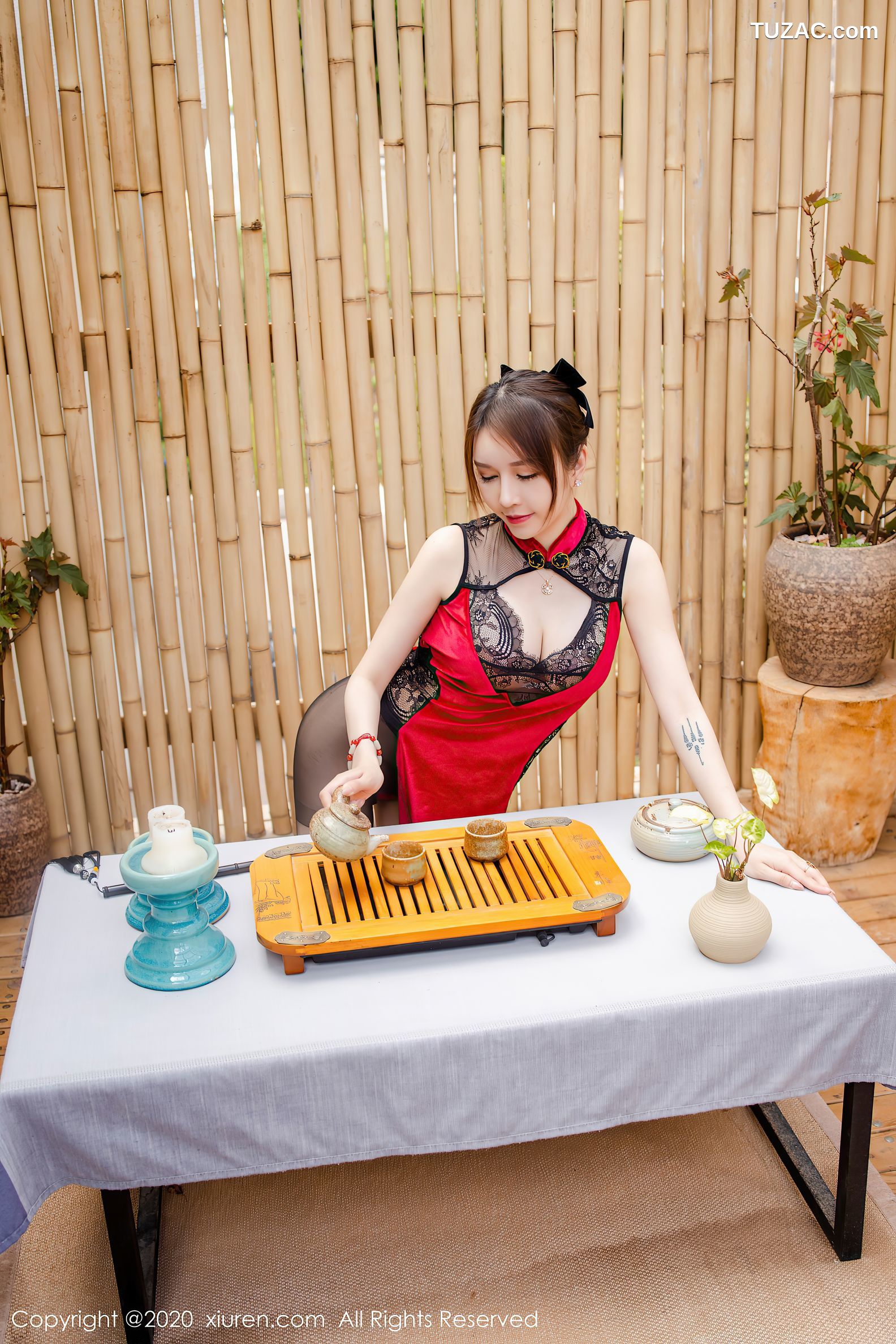 XiuRen秀人网-2499-玉兔Miki-《古典韵味旗袍与现代性感黑丝系列》-2020.08.28