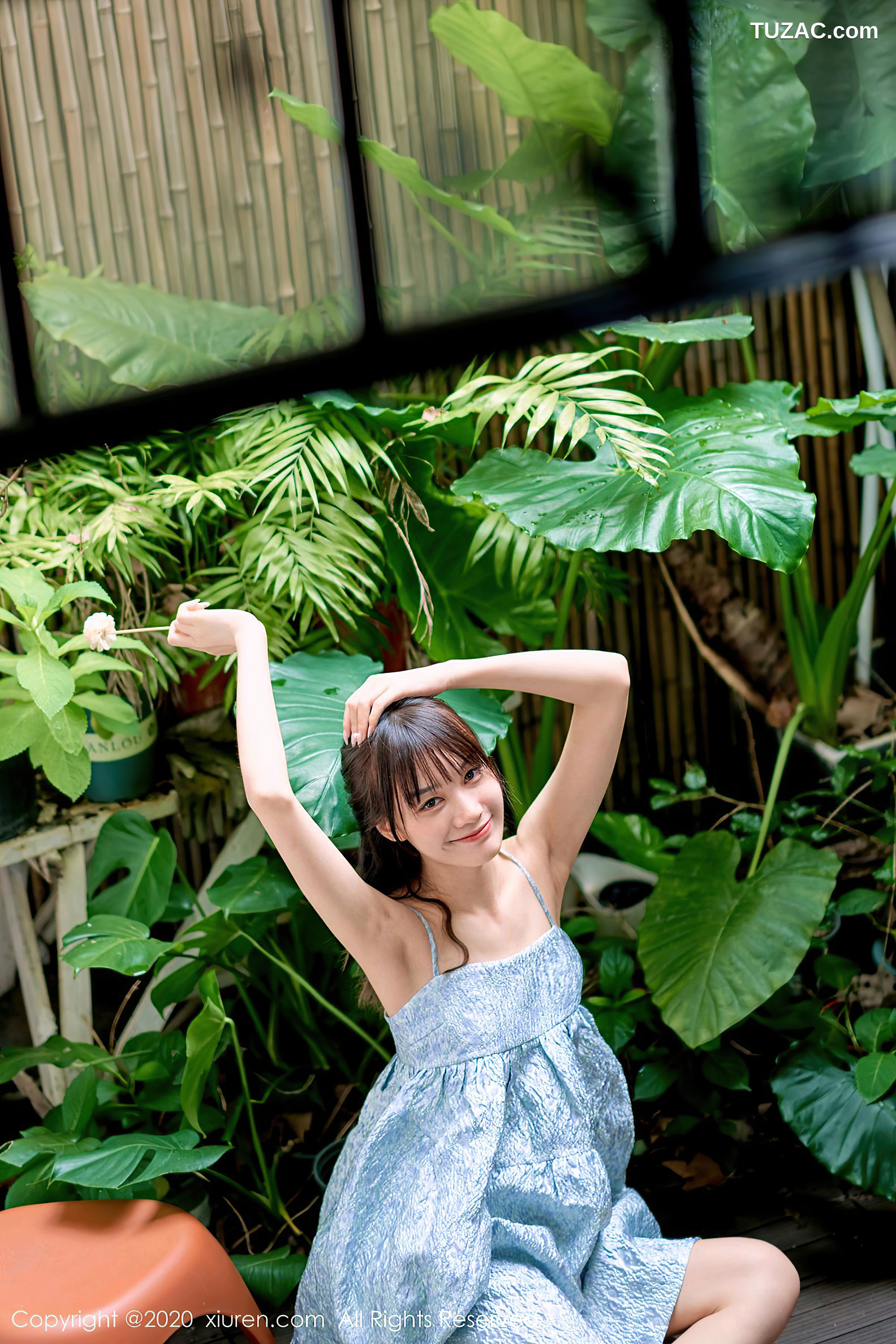 XiuRen秀人网-2533-尤其-《一个用小脚丫在T恤上画画的女画家》-2020.09.07