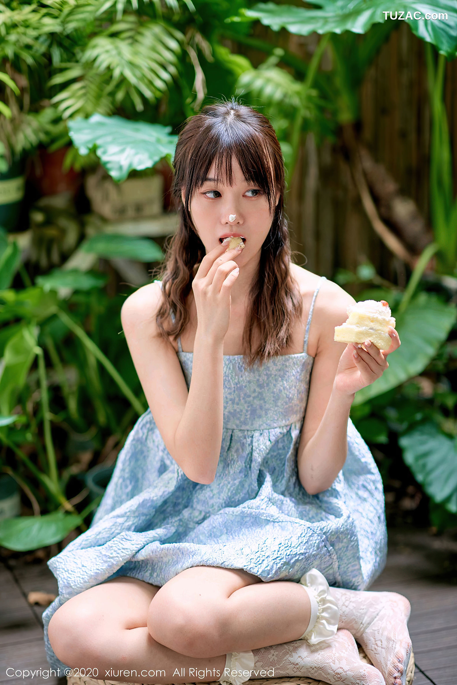 XiuRen秀人网-2533-尤其-《一个用小脚丫在T恤上画画的女画家》-2020.09.07