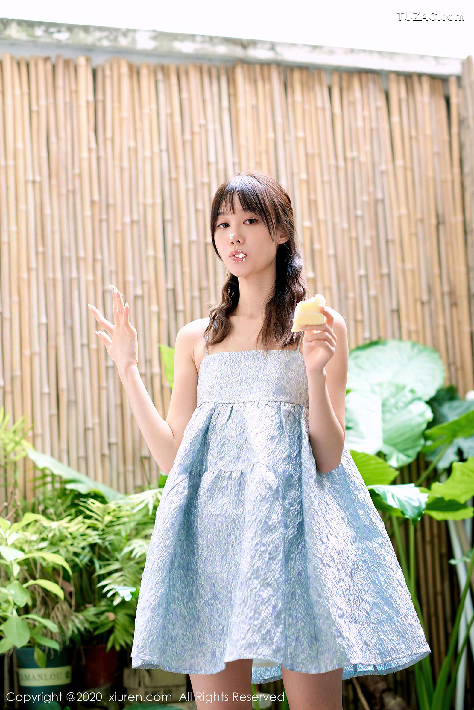 XiuRen秀人网-2533-尤其-《一个用小脚丫在T恤上画画的女画家》-2020.09.07