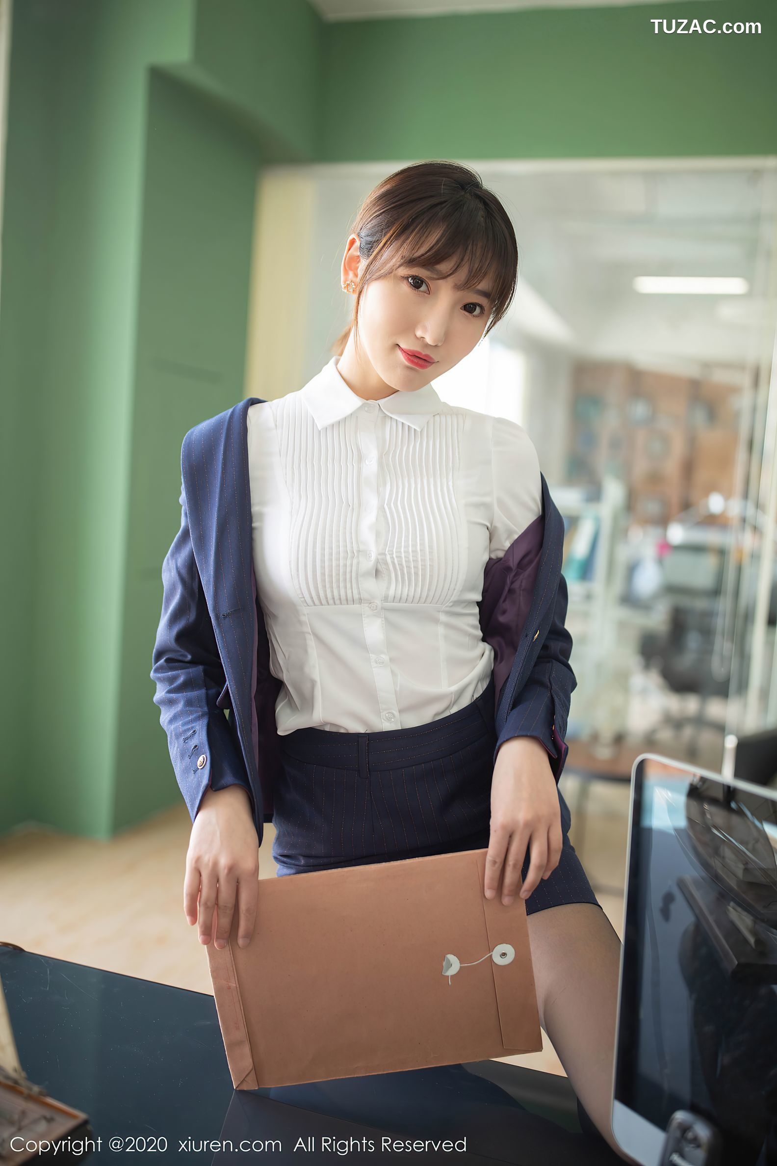 XiuRen秀人网-2577-陆萱萱-《Boss办公室主题写真》-2020.09.18