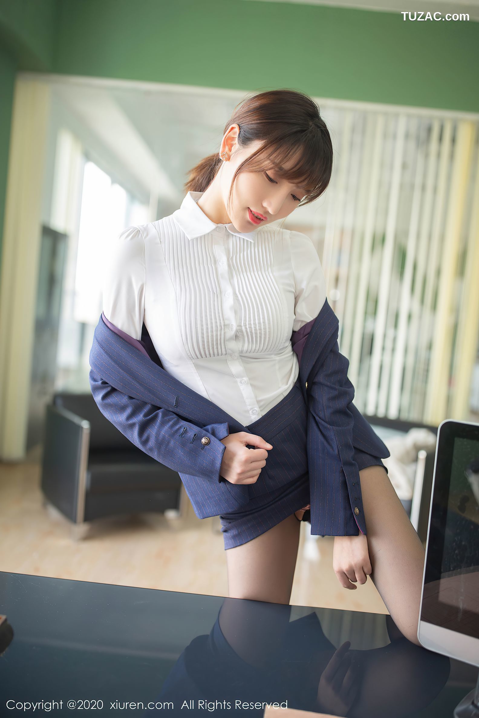 XiuRen秀人网-2577-陆萱萱-《Boss办公室主题写真》-2020.09.18