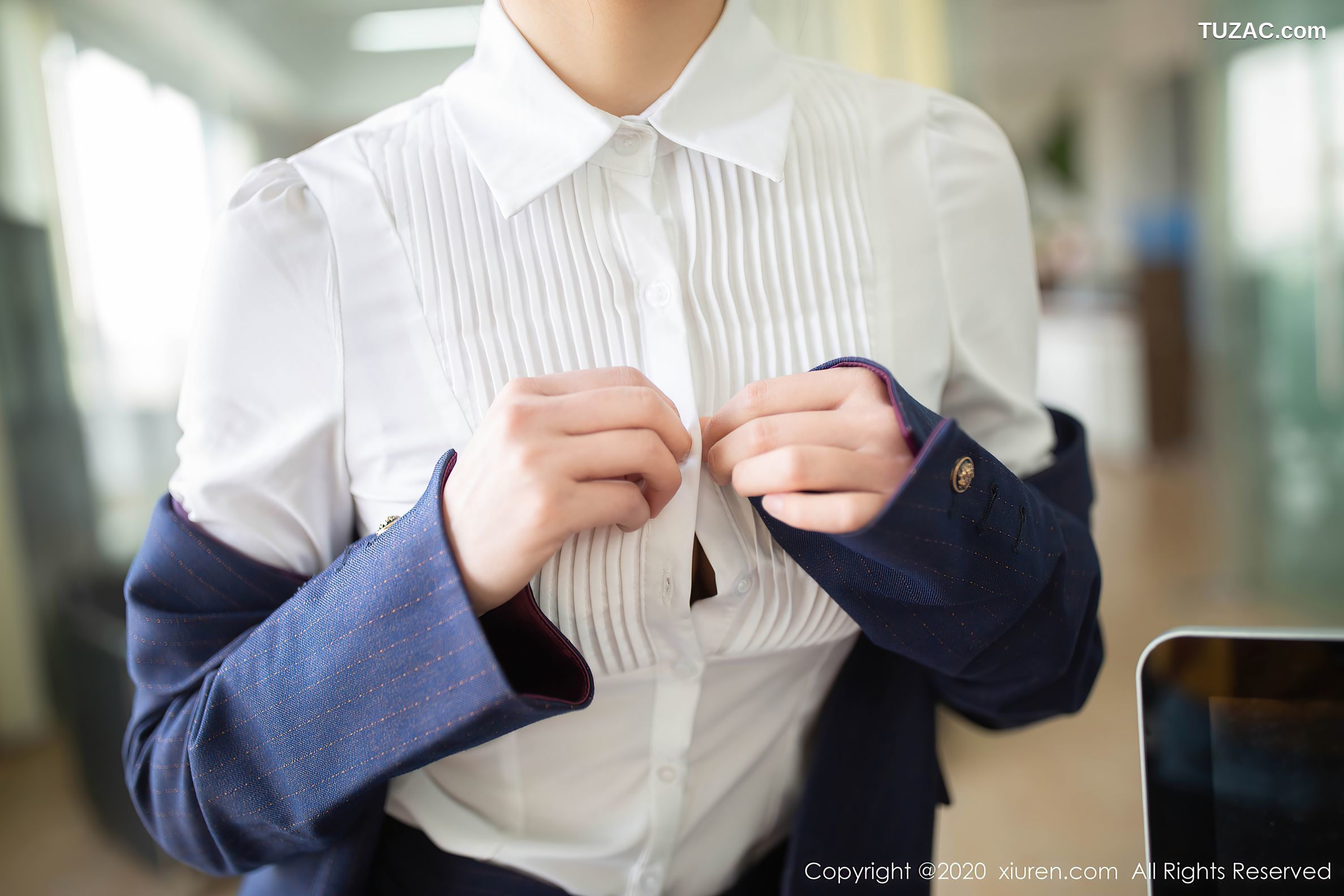 XiuRen秀人网-2577-陆萱萱-《Boss办公室主题写真》-2020.09.18