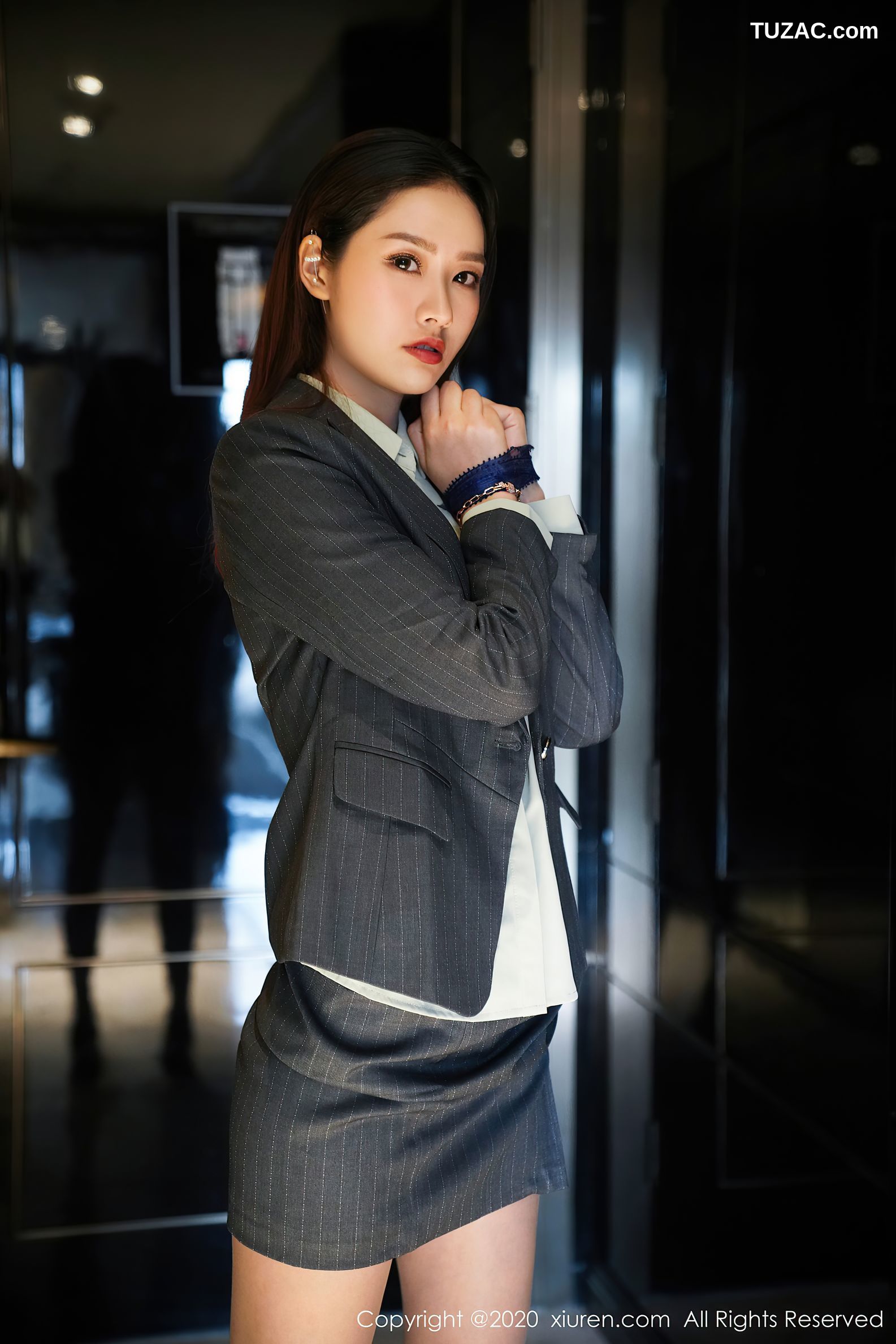 XiuRen秀人网-2579-方子萱-性感ol系列写真-2020.09.21