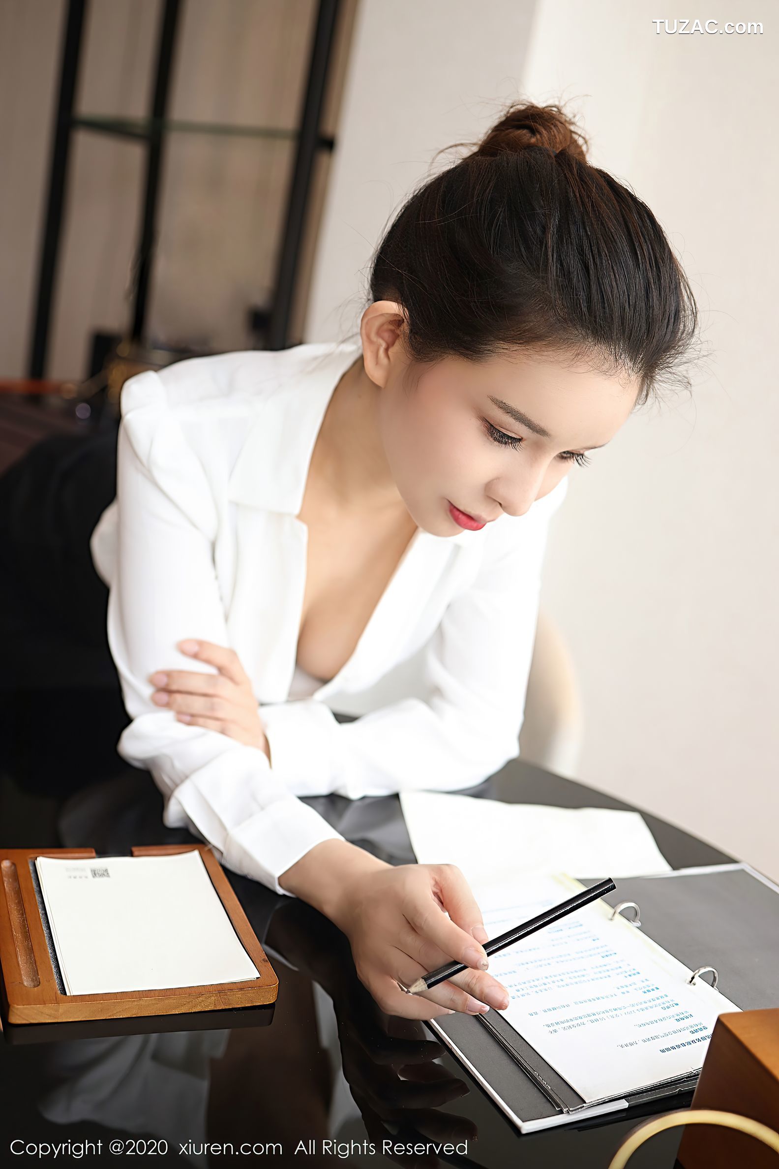 XiuRen秀人网-2596-张雨萌-《白衬衫黑短裙职场OL制服系列》-2020.09.24