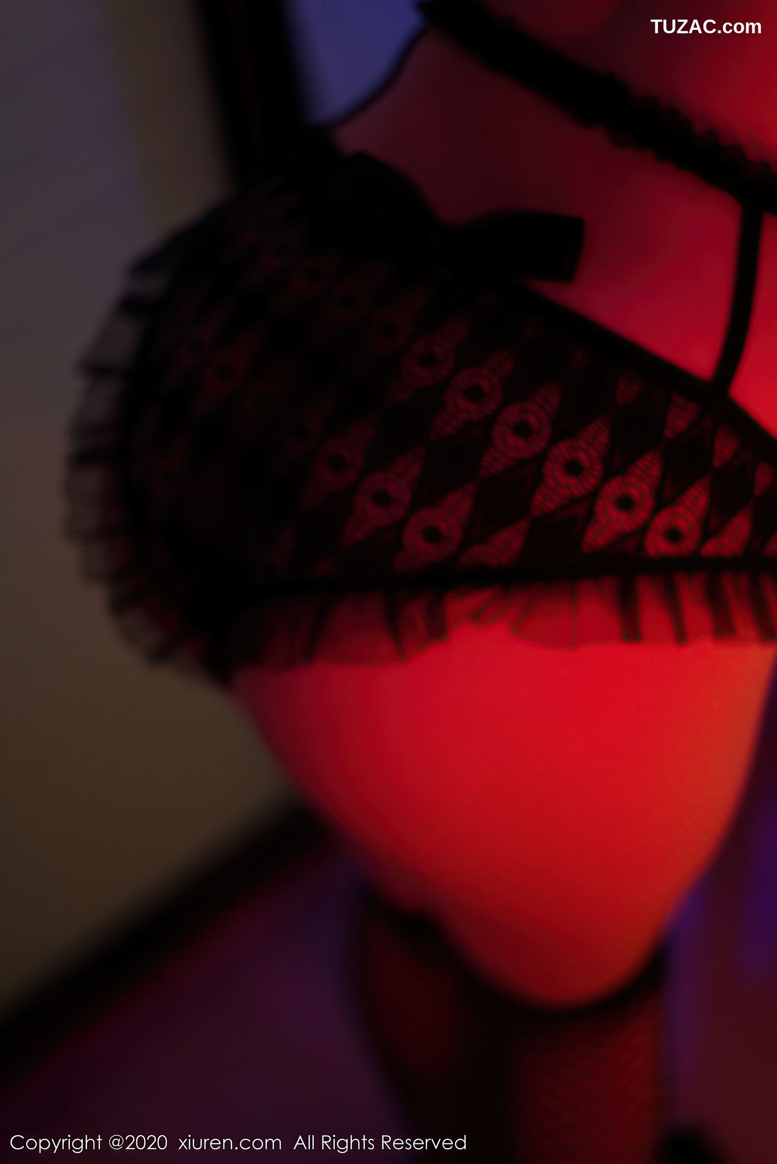 XiuRen秀人网-2598-美七Mia-《黑丝蕾丝的精致礼物》-2020.09.24