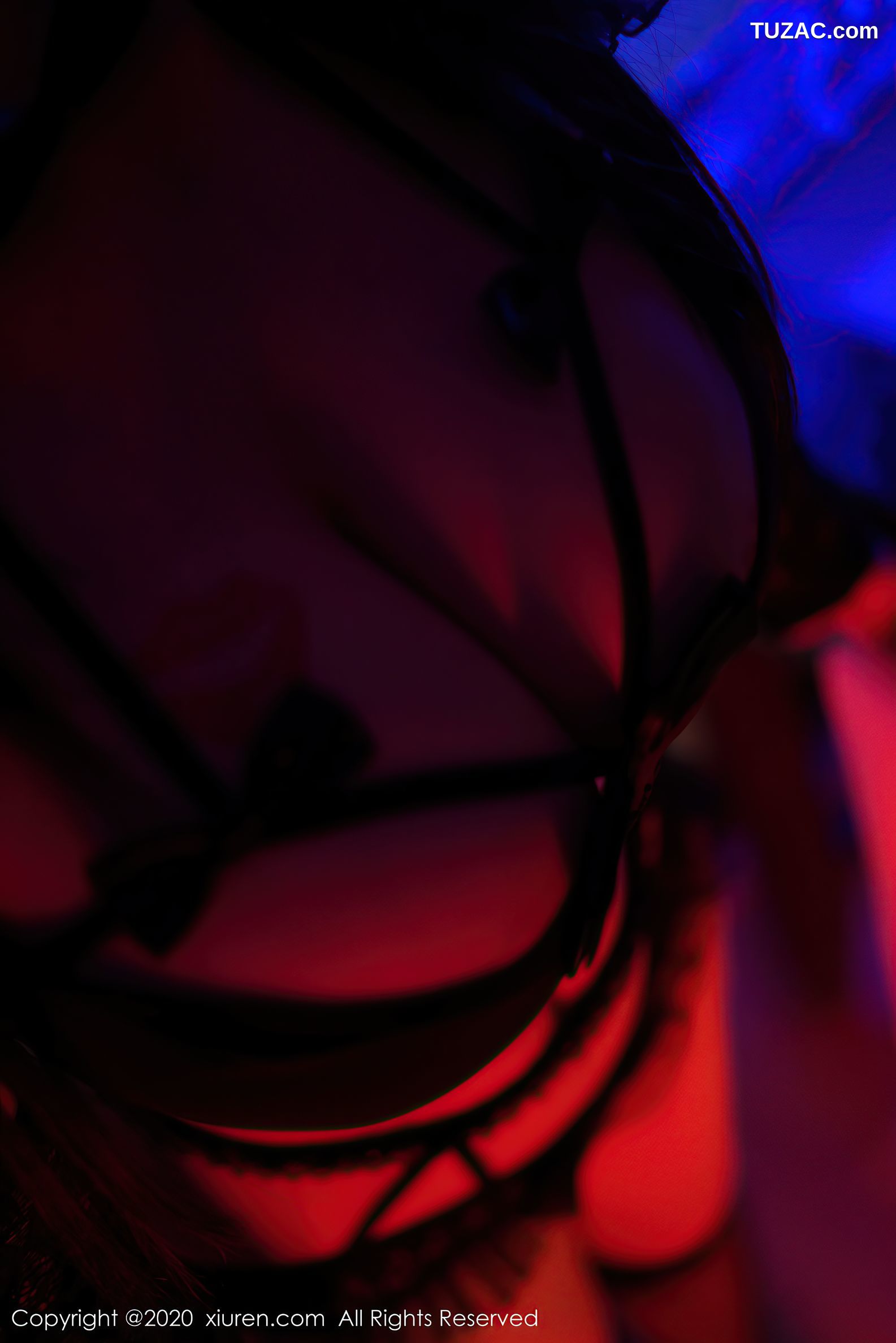 XiuRen秀人网-2598-美七Mia-《黑丝蕾丝的精致礼物》-2020.09.24