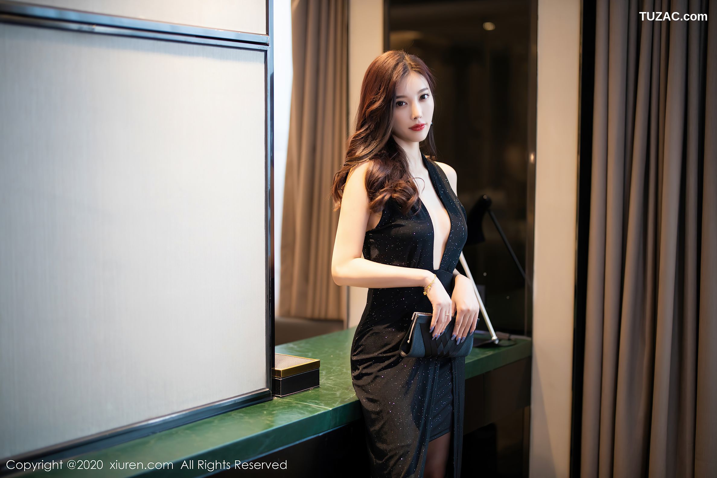 XiuRen秀人网-2616-杨晨晨-《华丽典雅的礼裙神秘高贵》-2020.09.28