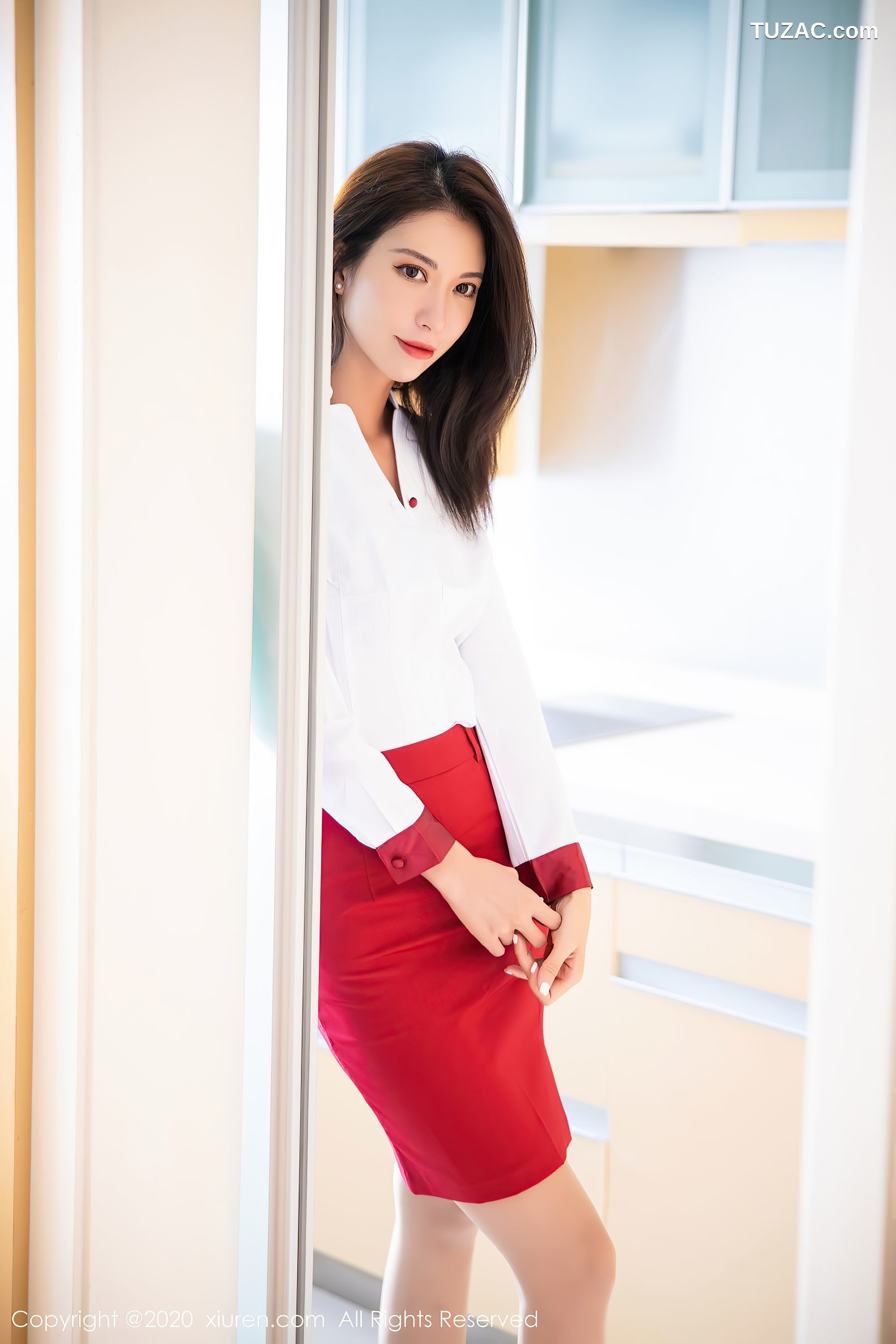XiuRen秀人网-2640-Carry-《自于Cary乘务长专属服务》-2020.10.12