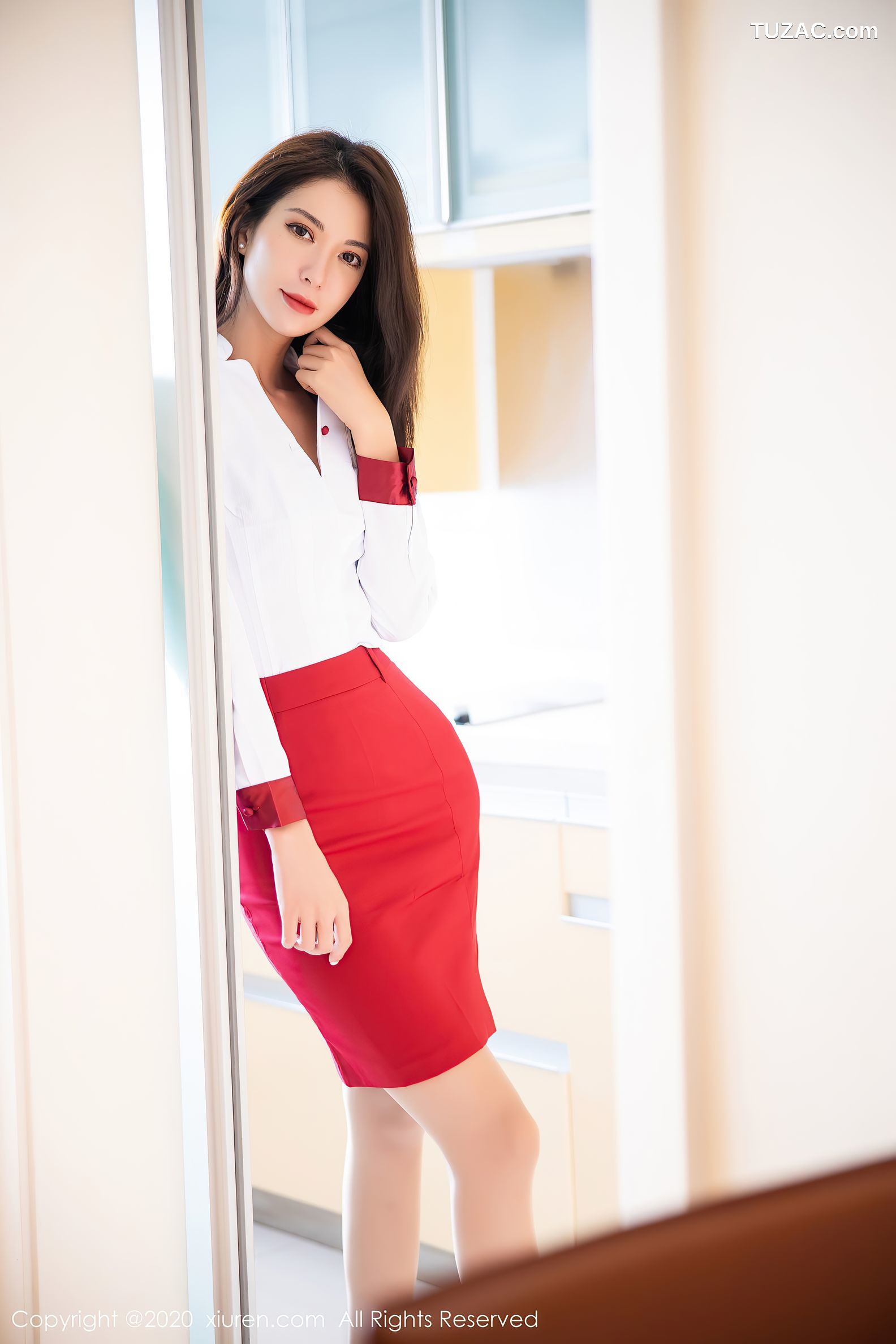 XiuRen秀人网-2640-Carry-《自于Cary乘务长专属服务》-2020.10.12
