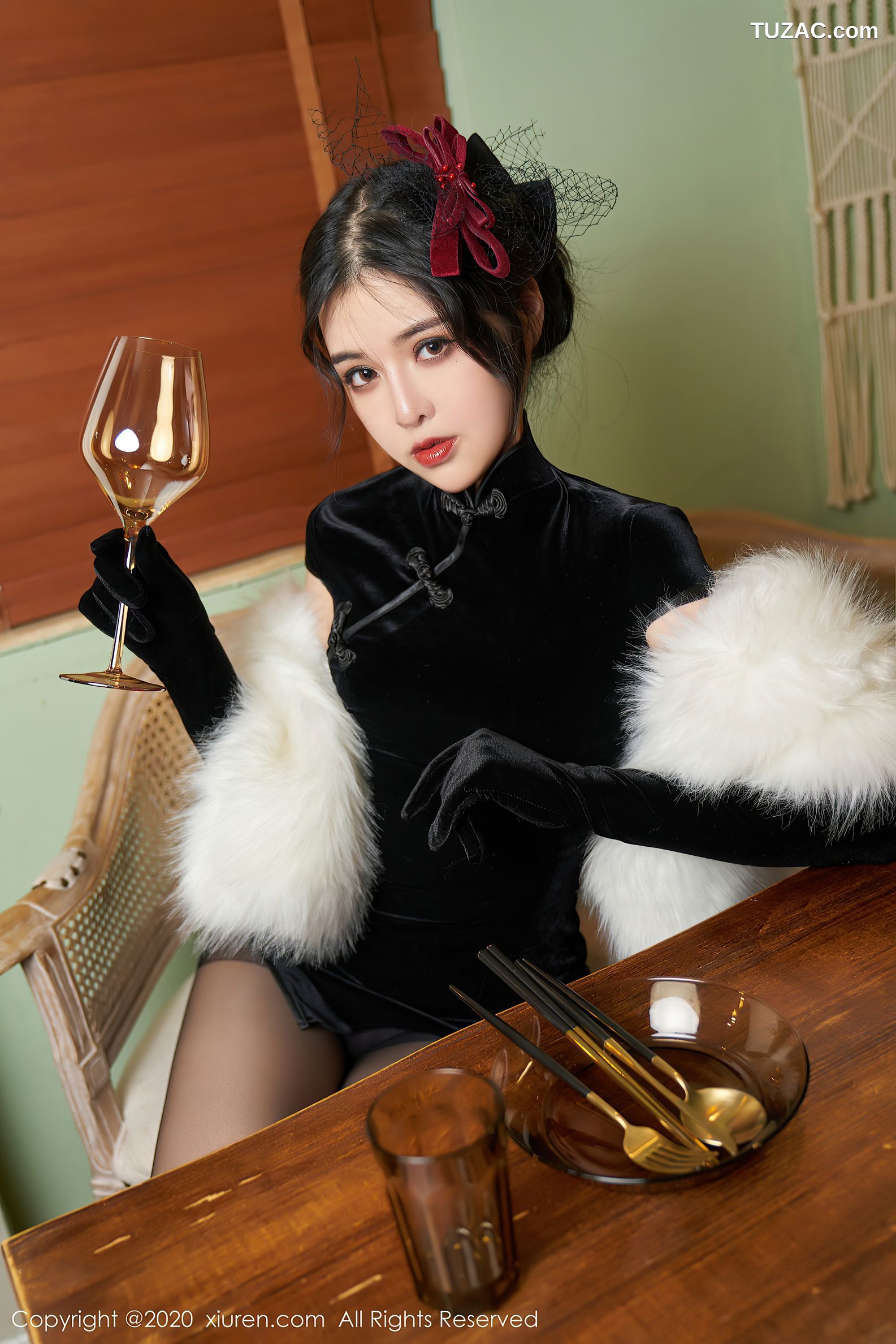 XiuRen秀人网-2669-韩静安-《极致魅惑黑丝美腿暗香涌动》-2020.10.19