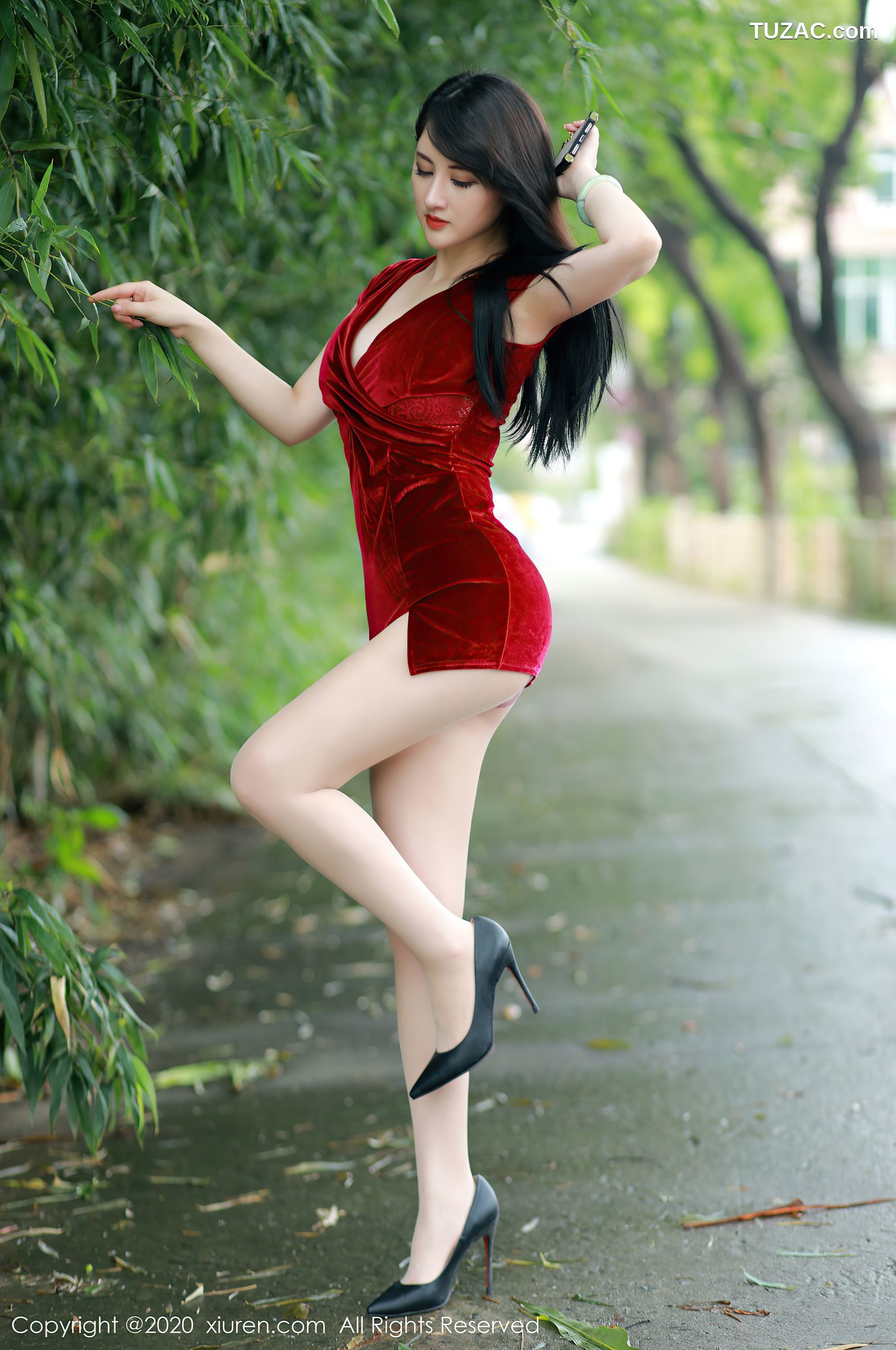 XiuRen秀人网-2672-诗诗-《丰满身材十足诱人》-2020.10.20