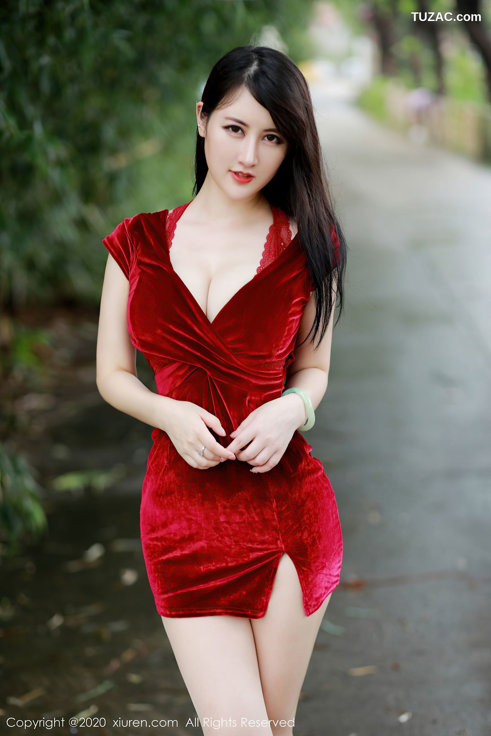 XiuRen秀人网-2672-诗诗-《丰满身材十足诱人》-2020.10.20