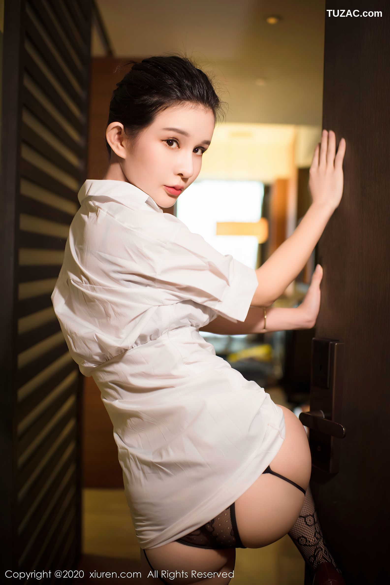 XiuRen秀人网-2684-张雨萌-《浴室里的白色衬衫湿身诱惑》-2020.10.22