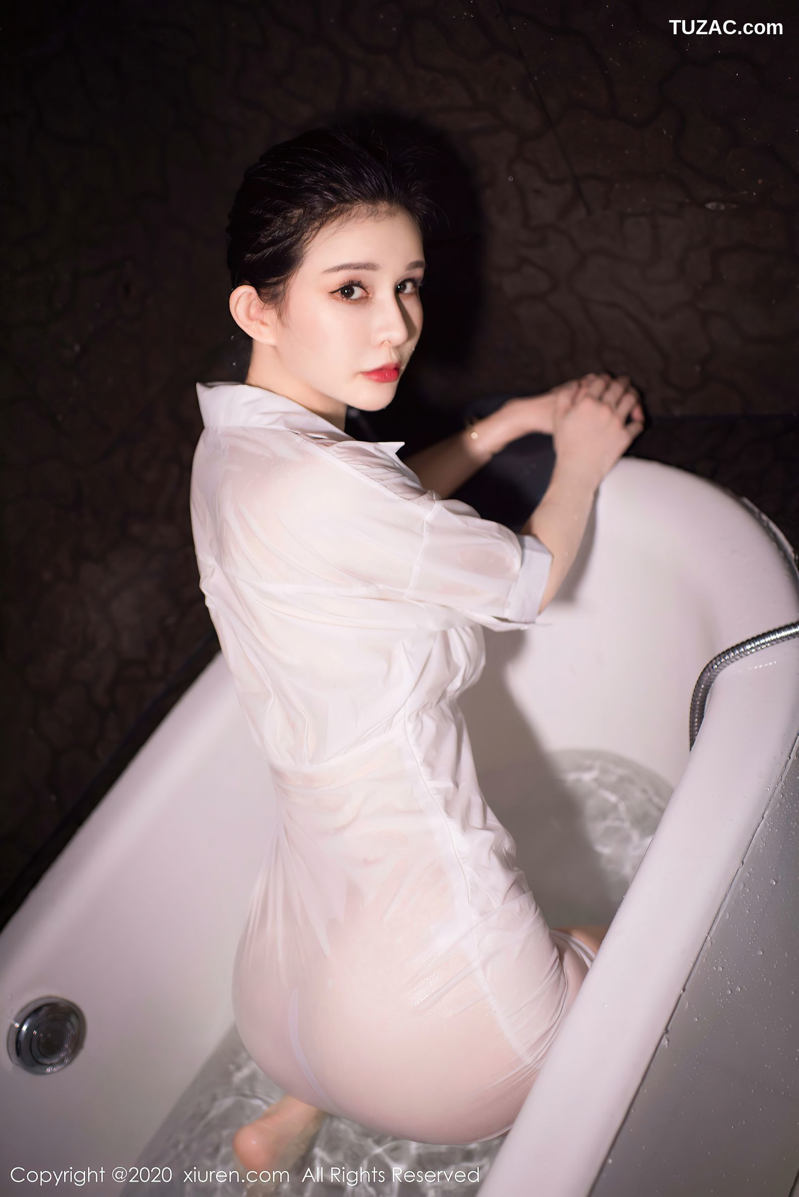 XiuRen秀人网-2684-张雨萌-《浴室里的白色衬衫湿身诱惑》-2020.10.22