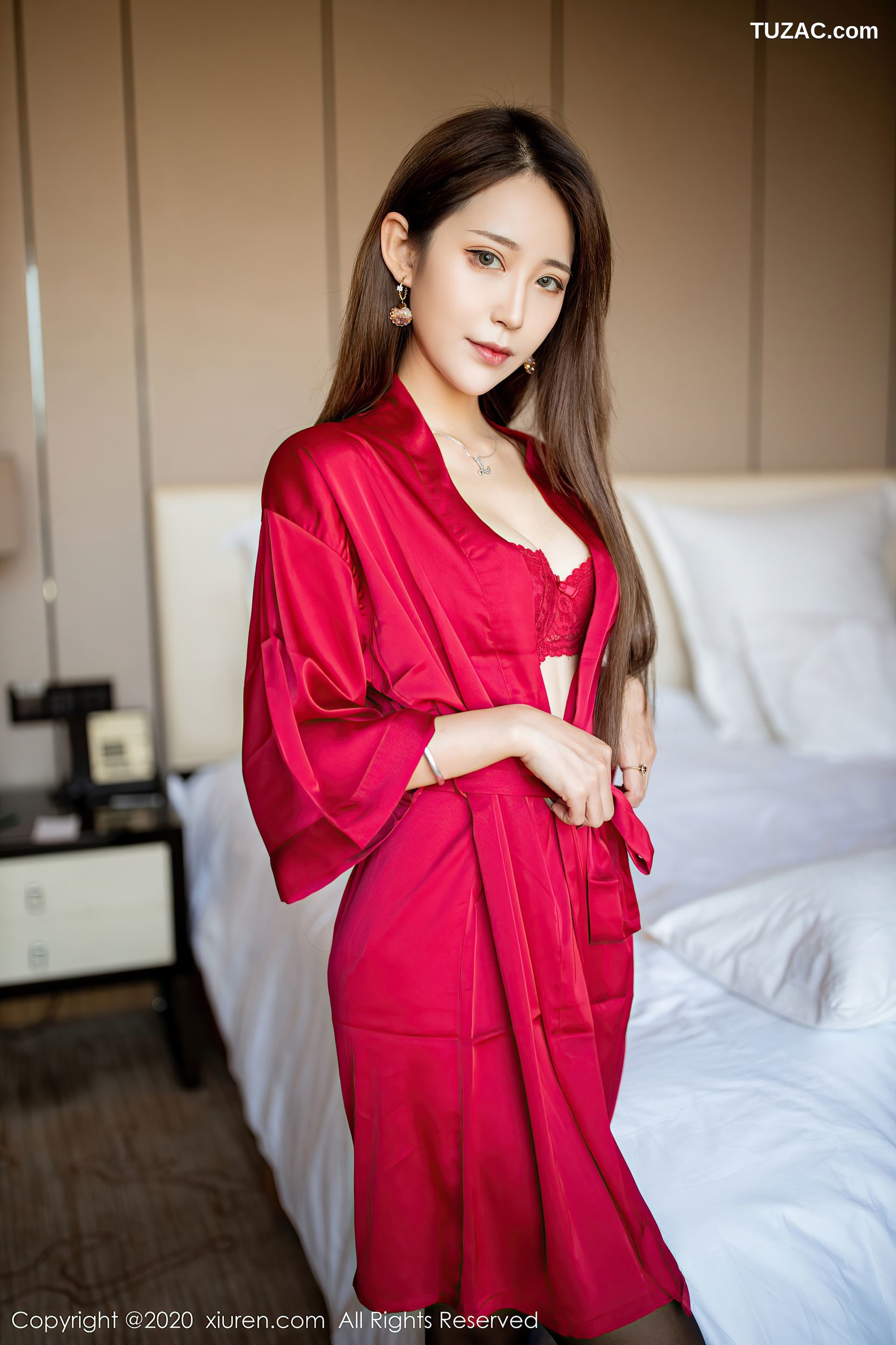 XiuRen秀人网-2691-周慕汐Baby-《猩红睡衣与极致魅惑蕾丝黑丝系列》-2020.10.23