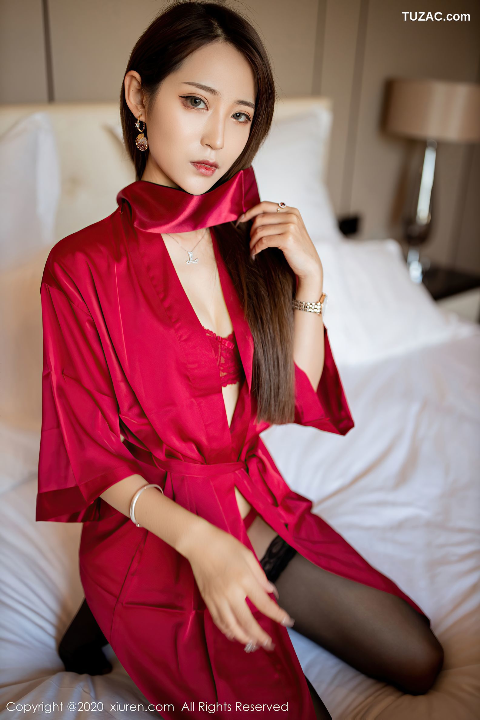 XiuRen秀人网-2691-周慕汐Baby-《猩红睡衣与极致魅惑蕾丝黑丝系列》-2020.10.23