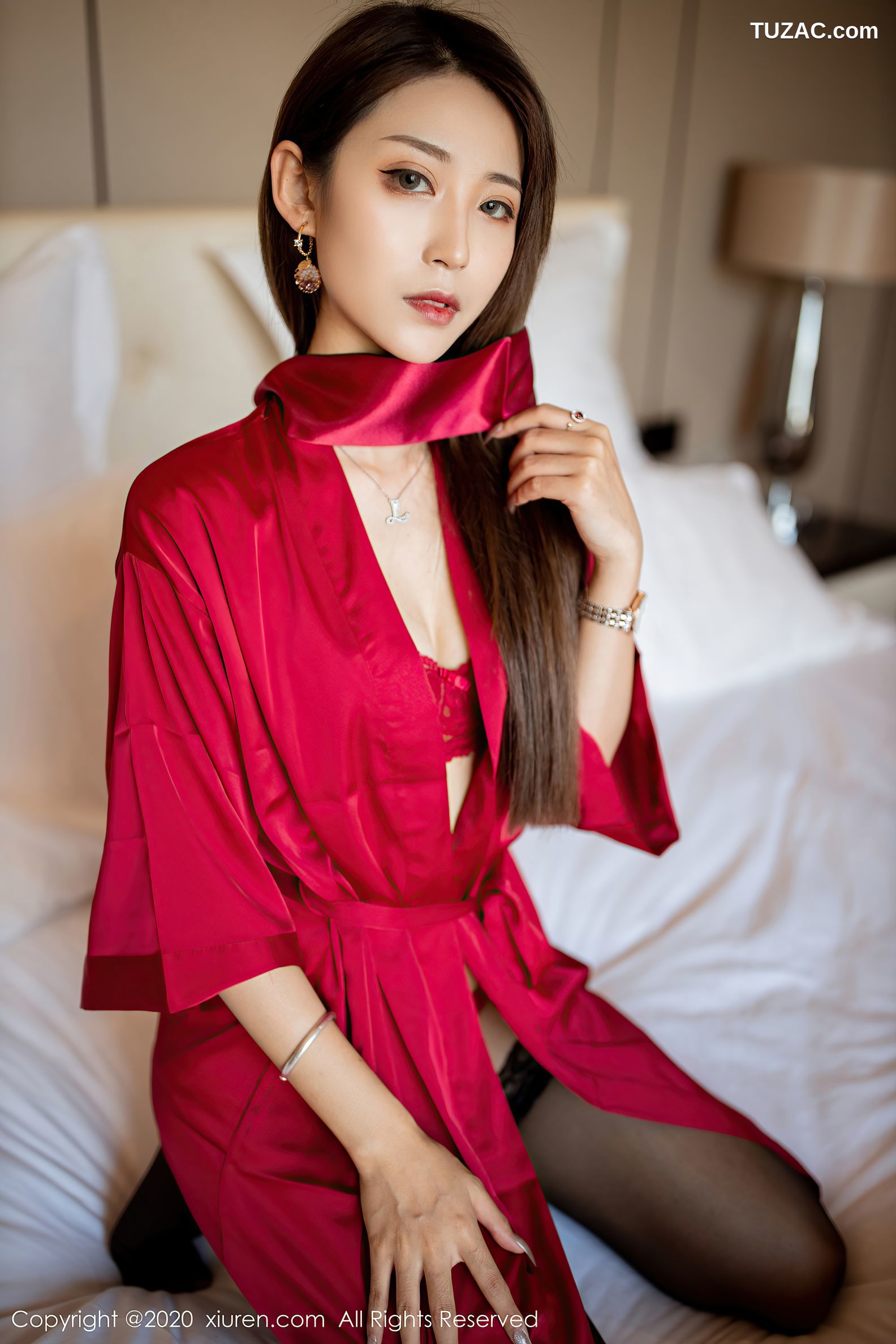 XiuRen秀人网-2691-周慕汐Baby-《猩红睡衣与极致魅惑蕾丝黑丝系列》-2020.10.23