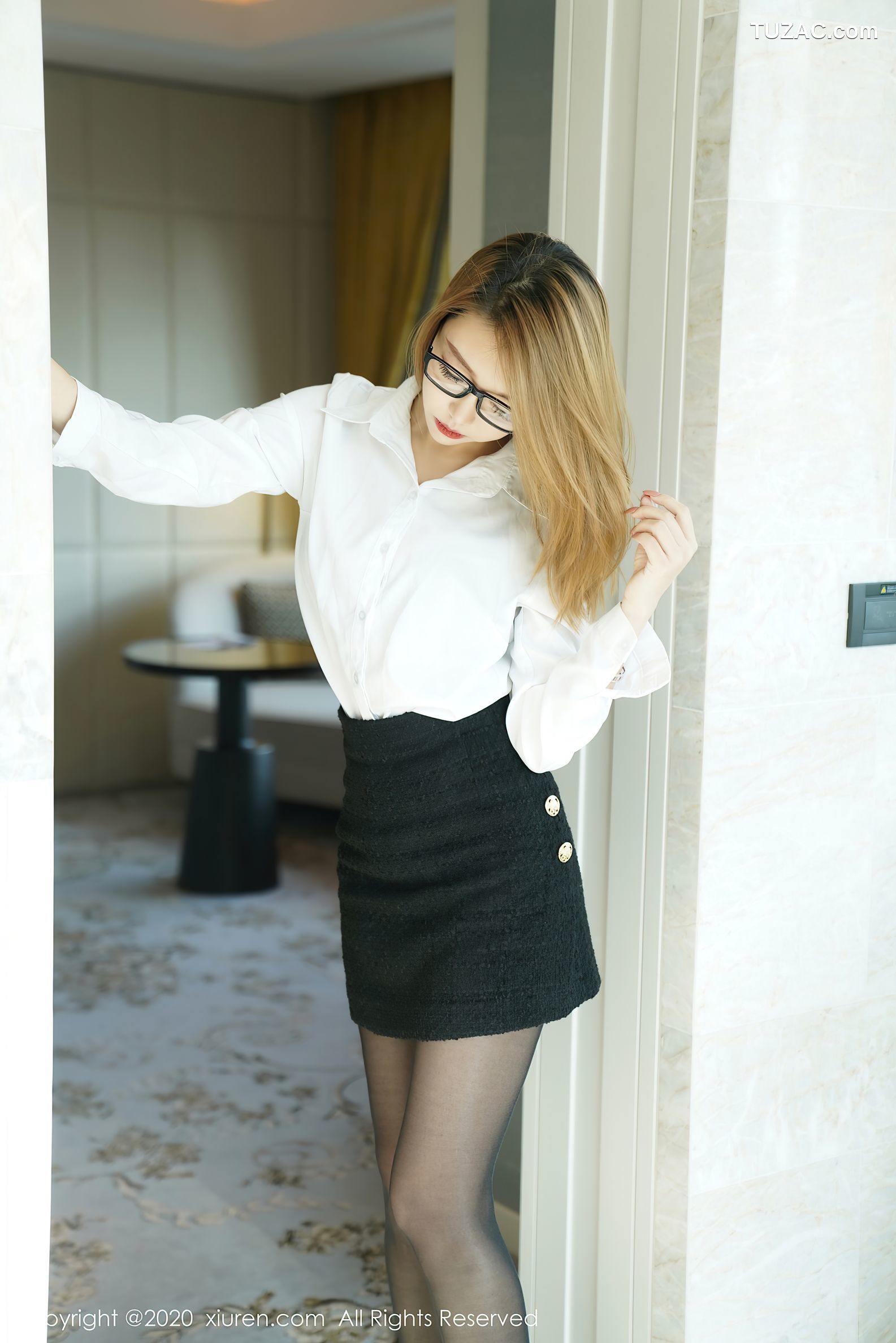 XiuRen秀人网-2695-冯木木-《经典职场0L制服系列》-2020.10.26
