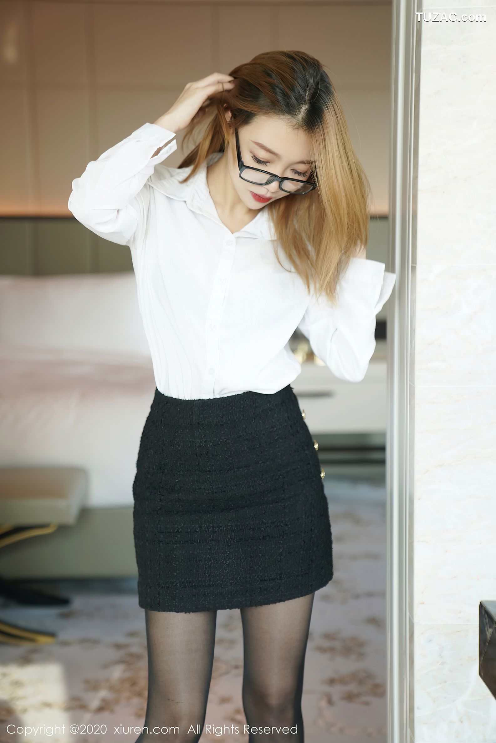 XiuRen秀人网-2695-冯木木-《经典职场0L制服系列》-2020.10.26
