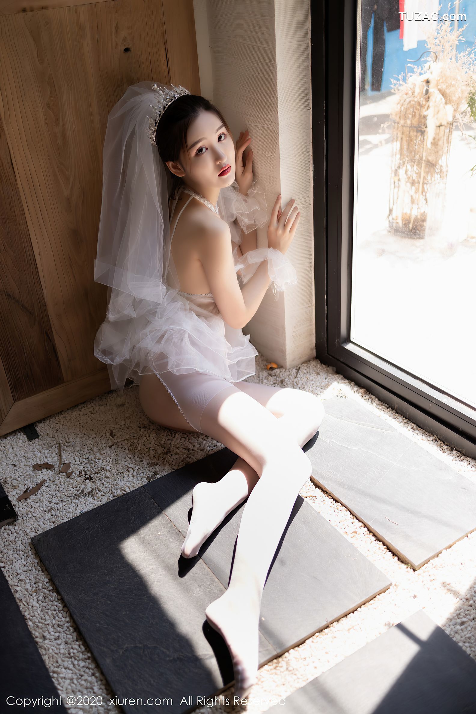 XiuRen秀人网-2706-沈梦瑶-《花园新娘套图主题写真》-2020.10.28