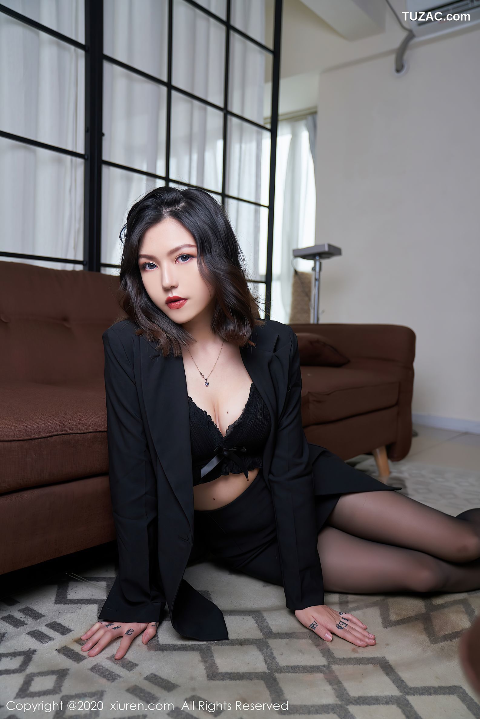 XiuRen秀人网-2711-舌尖上的菊花Ace-《黑衣主题系列》-2020.10.29