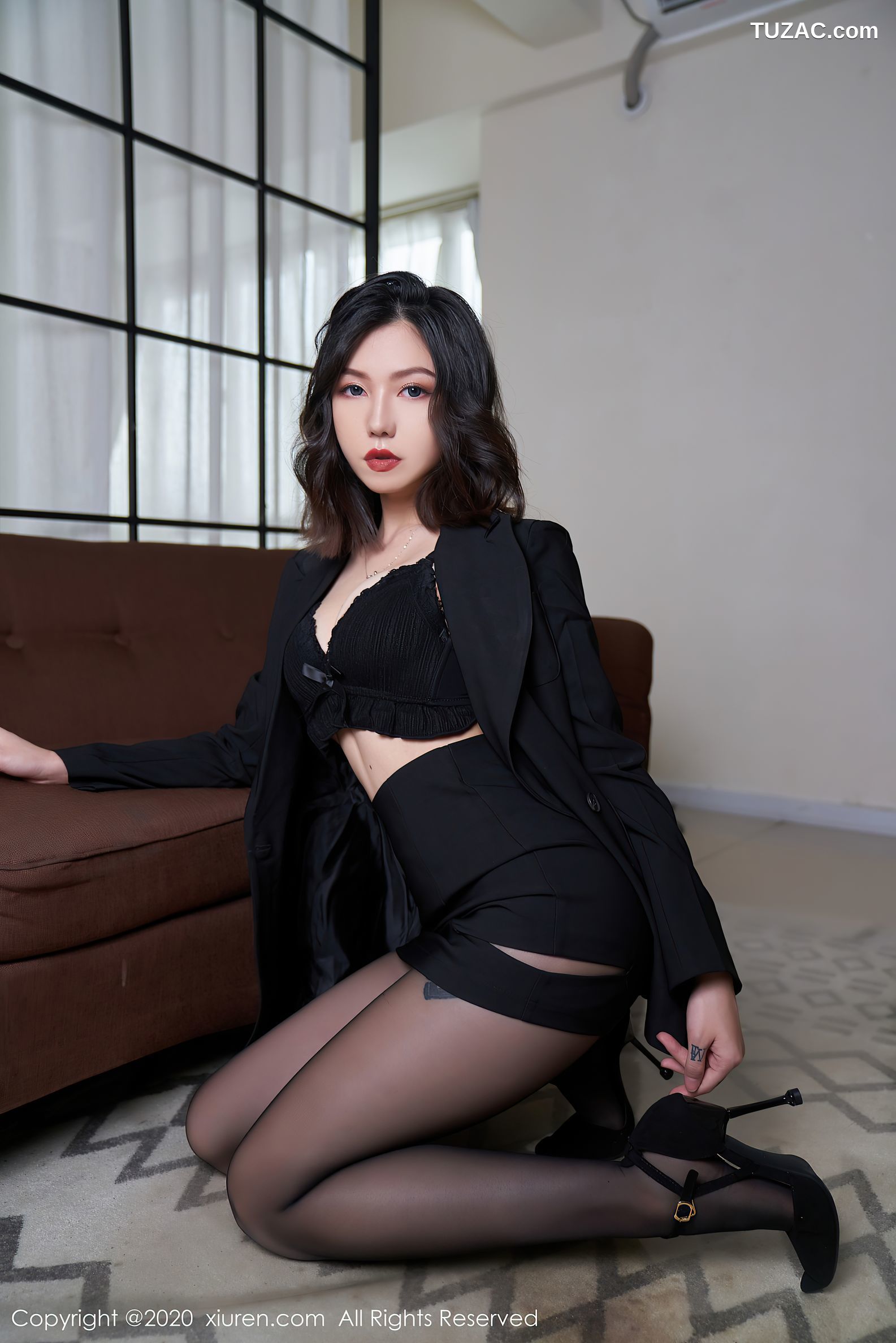 XiuRen秀人网-2711-舌尖上的菊花Ace-《黑衣主题系列》-2020.10.29