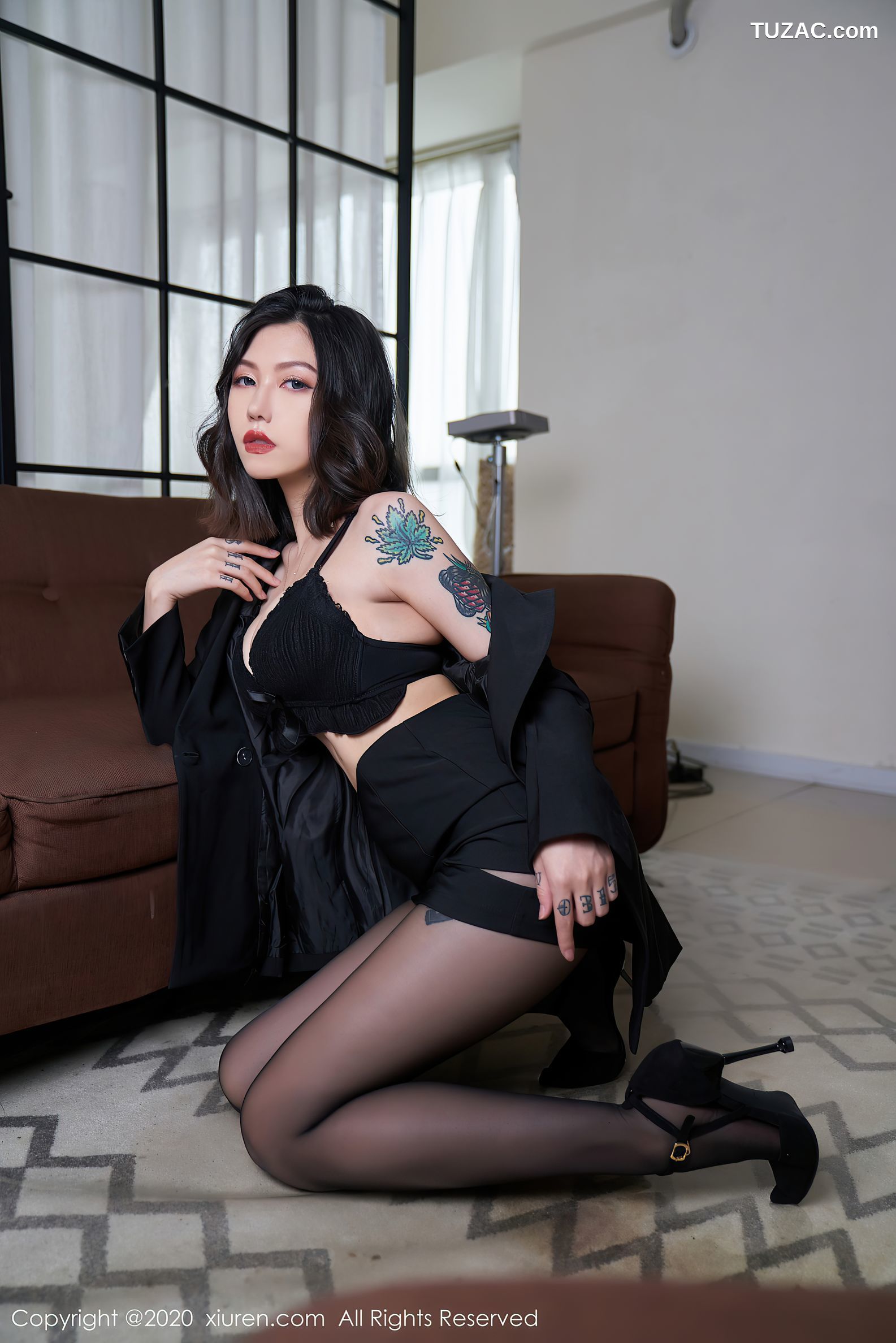 XiuRen秀人网-2711-舌尖上的菊花Ace-《黑衣主题系列》-2020.10.29