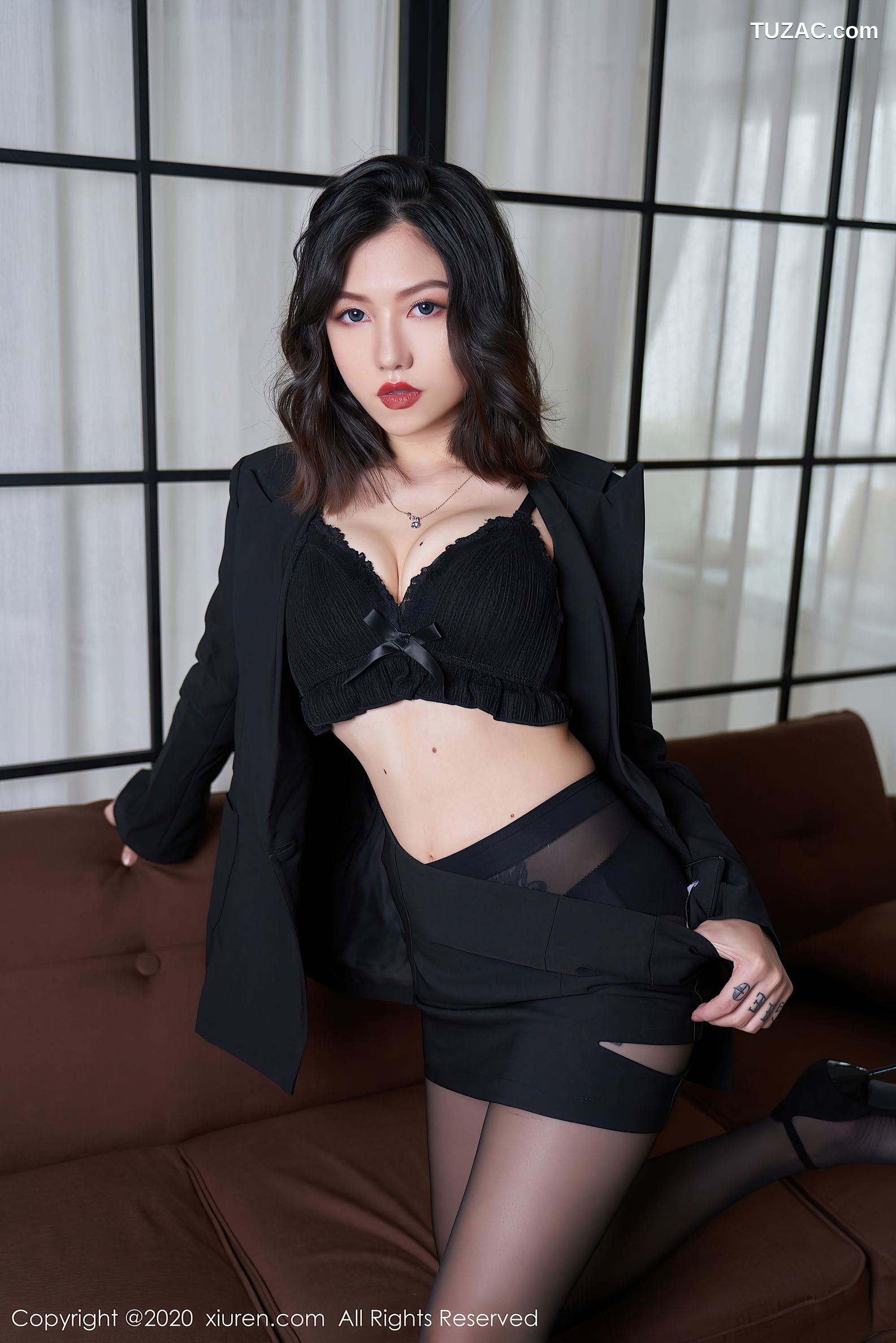 XiuRen秀人网-2711-舌尖上的菊花Ace-《黑衣主题系列》-2020.10.29