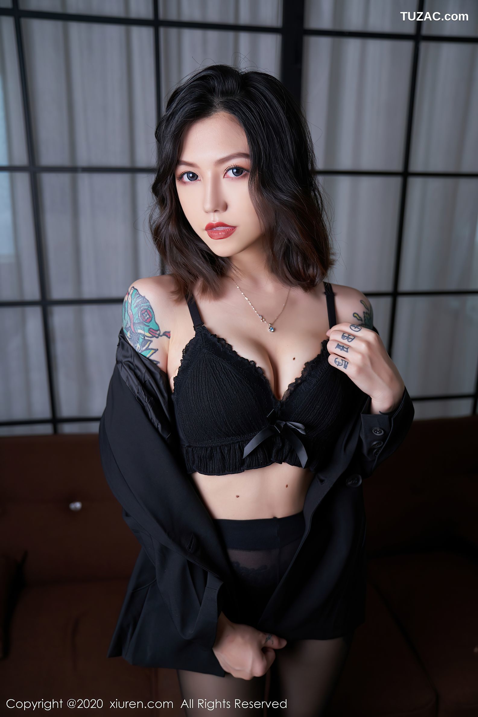 XiuRen秀人网-2711-舌尖上的菊花Ace-《黑衣主题系列》-2020.10.29