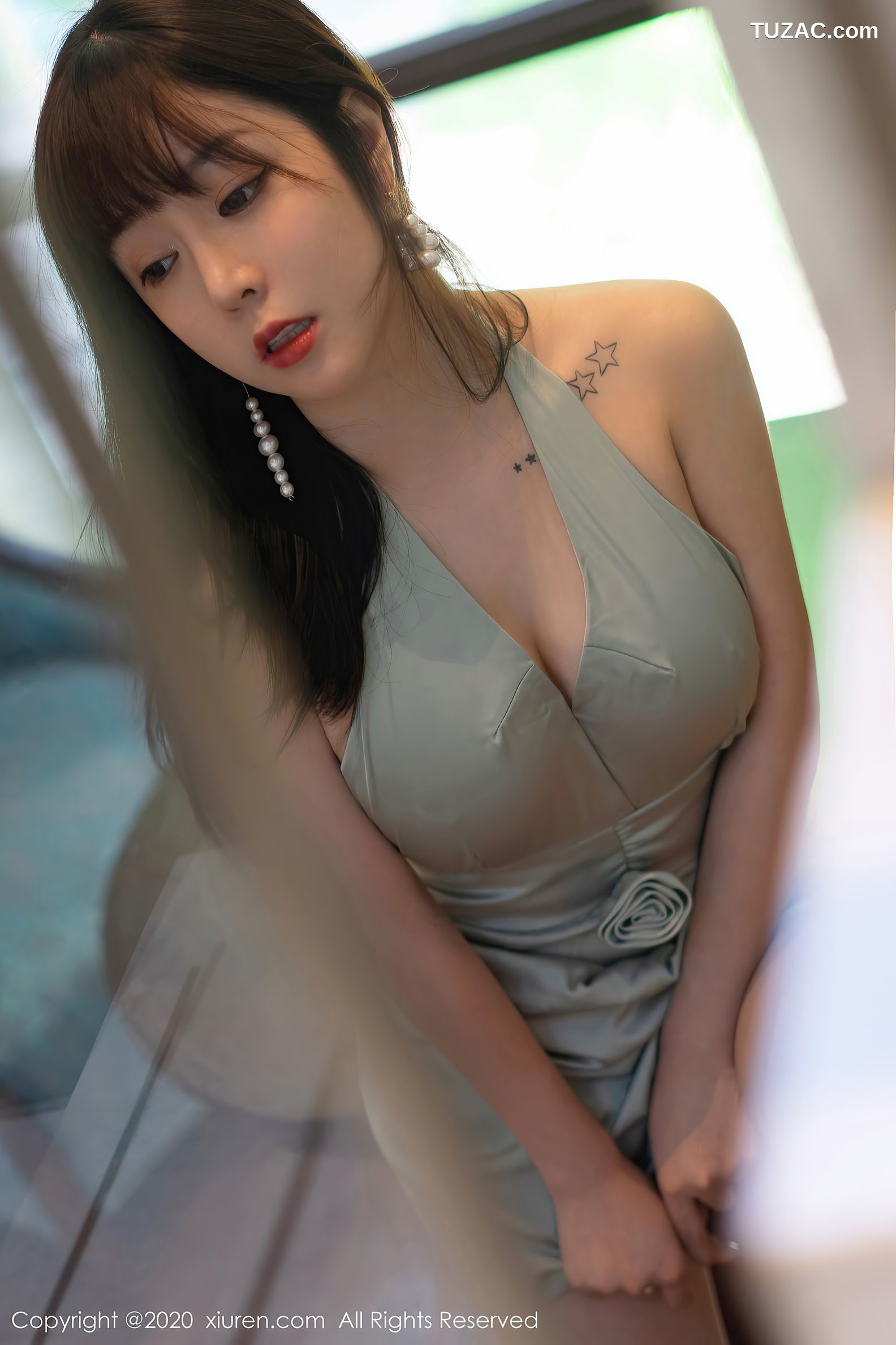 XiuRen秀人网-2740-王雨纯-《典雅的吊裙与朦胧丝袜》-2020.11.04