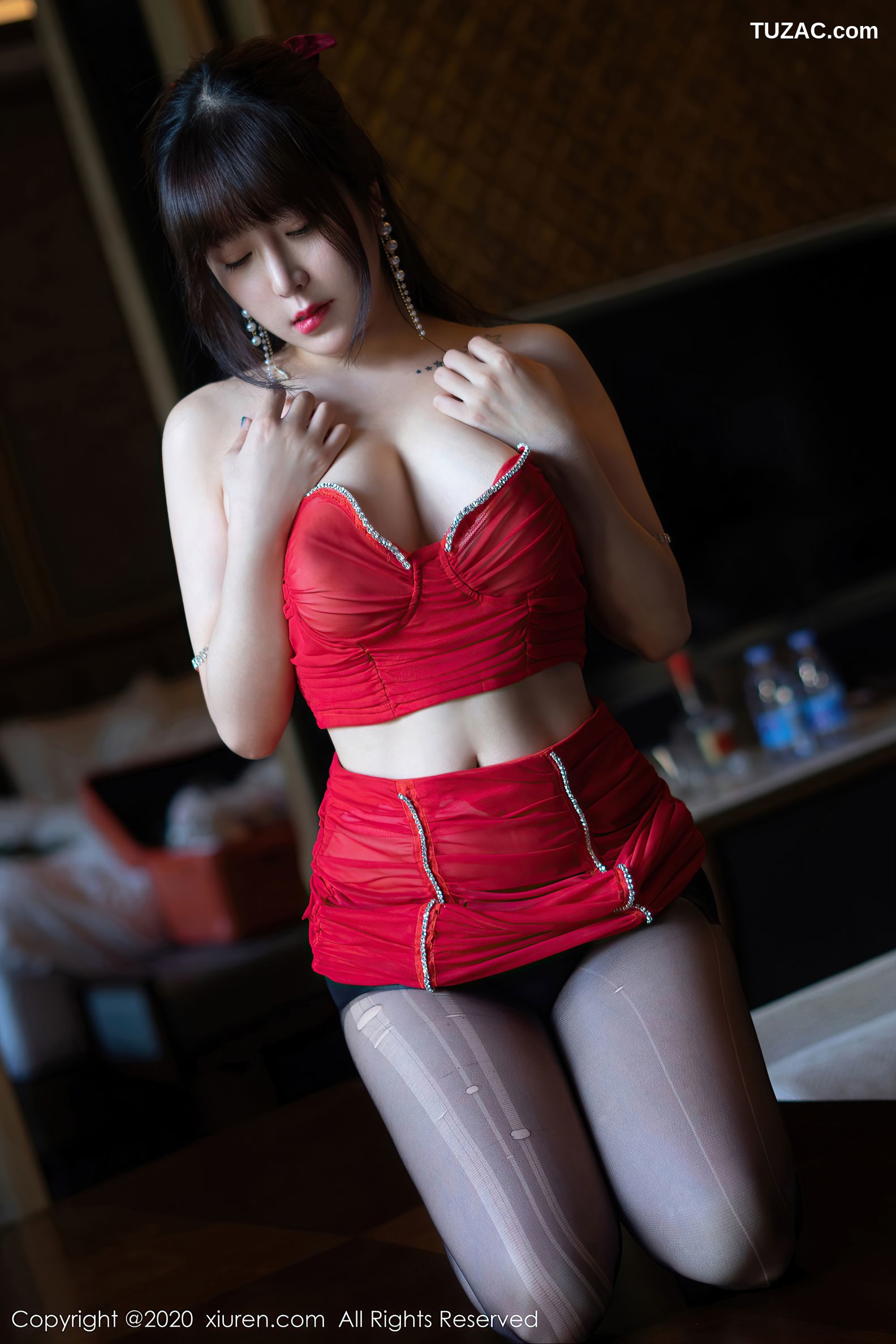 XiuRen秀人网-2757-王雨纯-《猩红内衣与魅惑黑丝主题系列》-2020.11.09