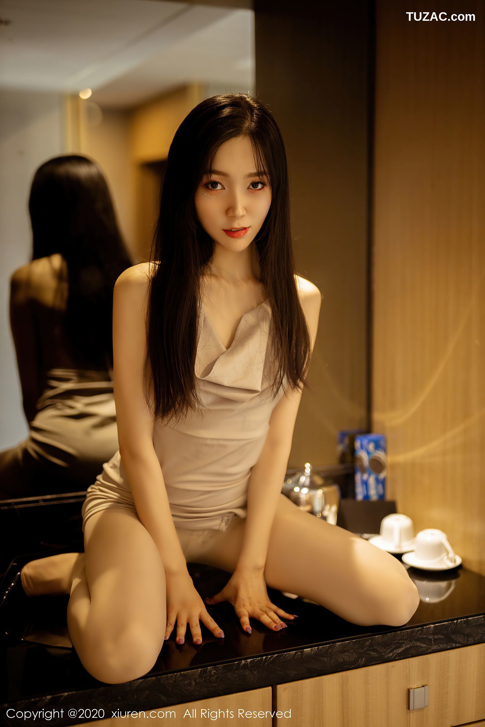 XiuRen秀人网-2764-九千柒柒-《典雅吊裙与丝袜系列》-2020.11.11