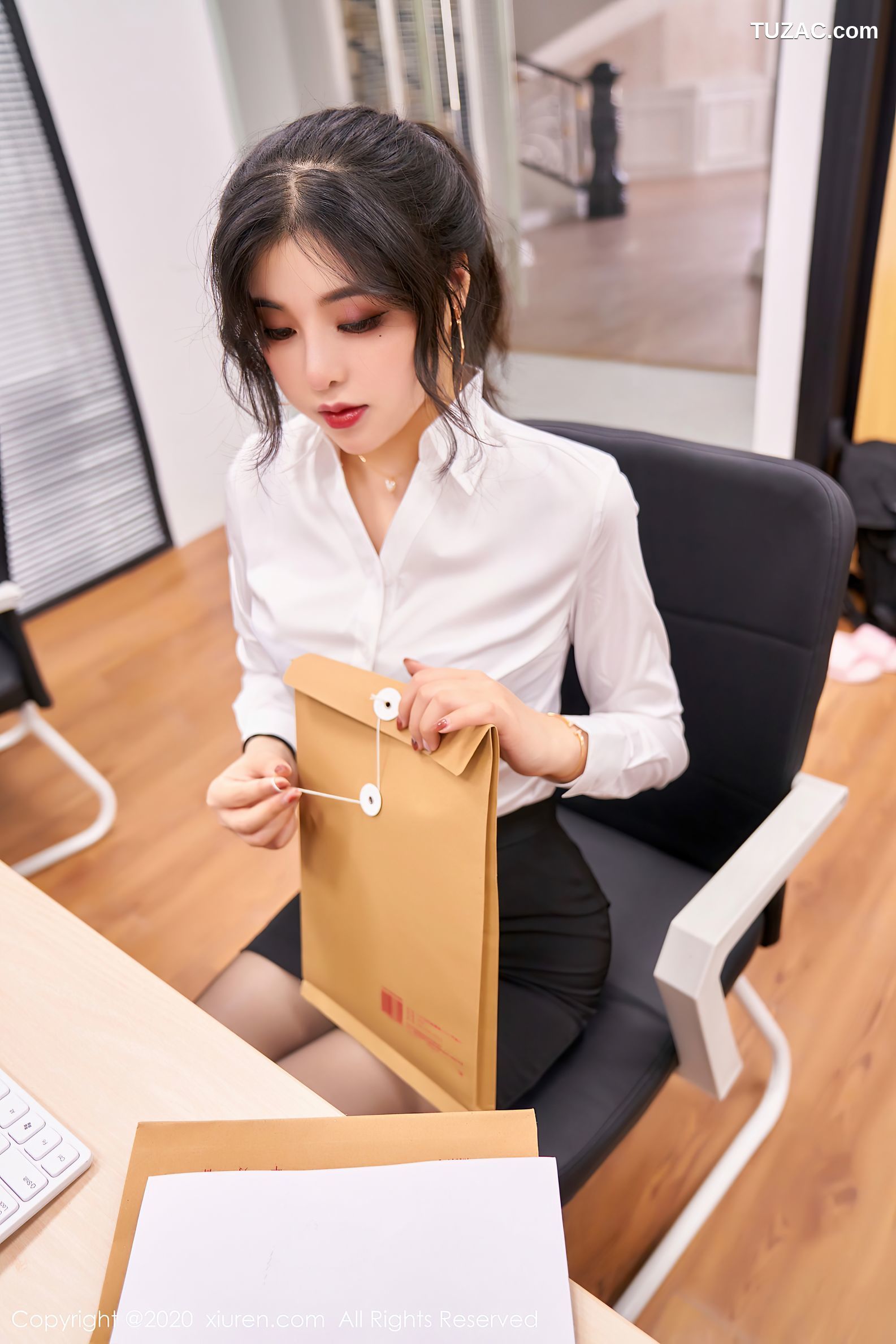 XiuRen秀人网-2768-韩静安-《经典的秘书职业装系列》-2020.11.11