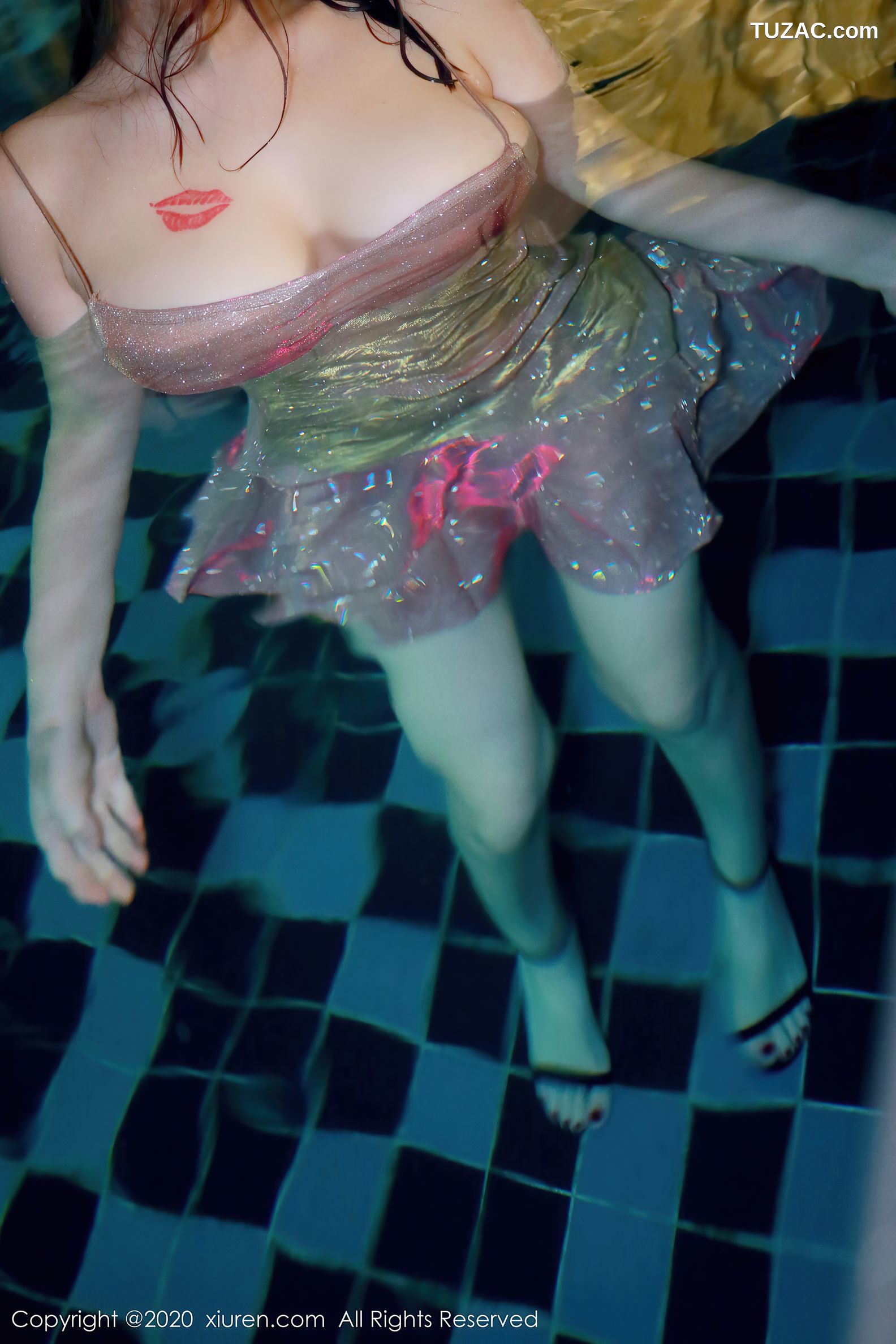 XiuRen秀人网-2779-美七Mia-《泳池闪亮连衣裙系列》-2020.11.13