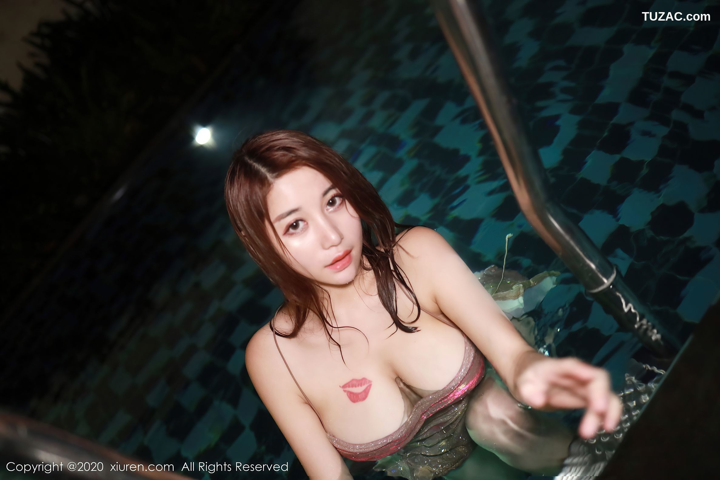 XiuRen秀人网-2779-美七Mia-《泳池闪亮连衣裙系列》-2020.11.13