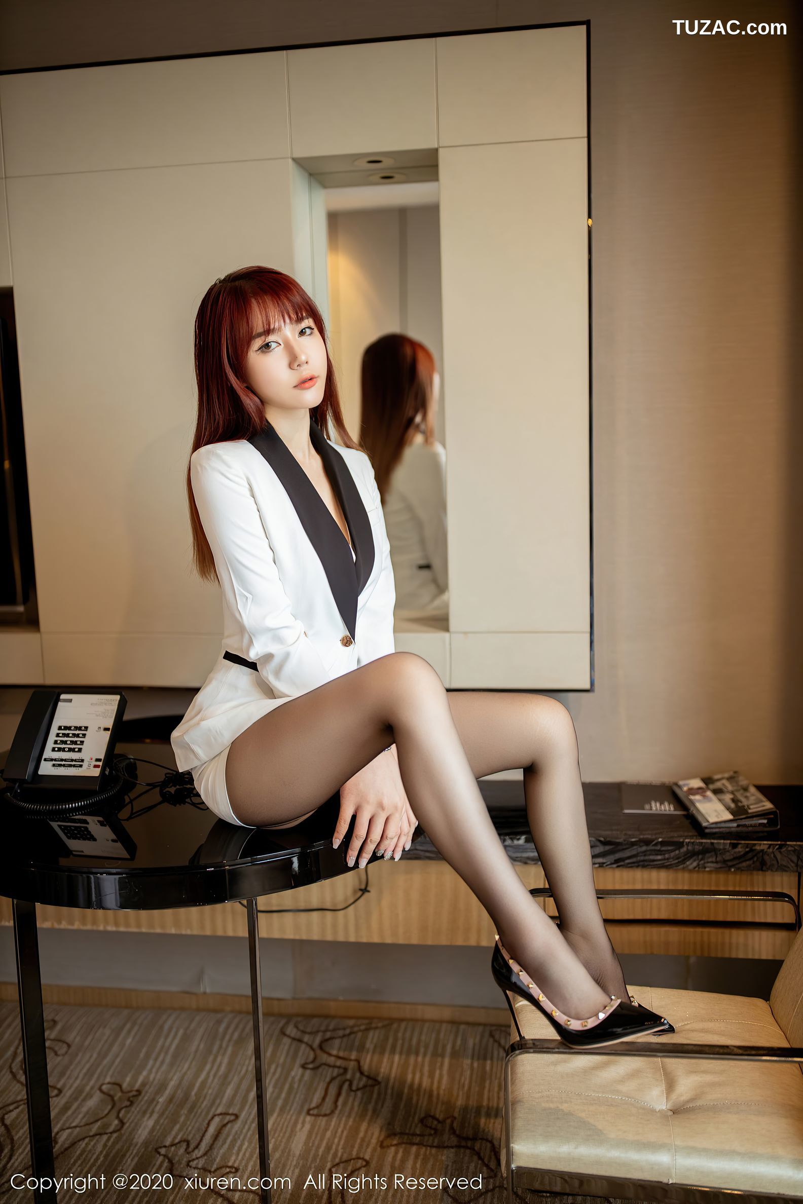 XiuRen秀人网-2792-Fairy如歌-《飒爽职场制服系列》-2020.11.17