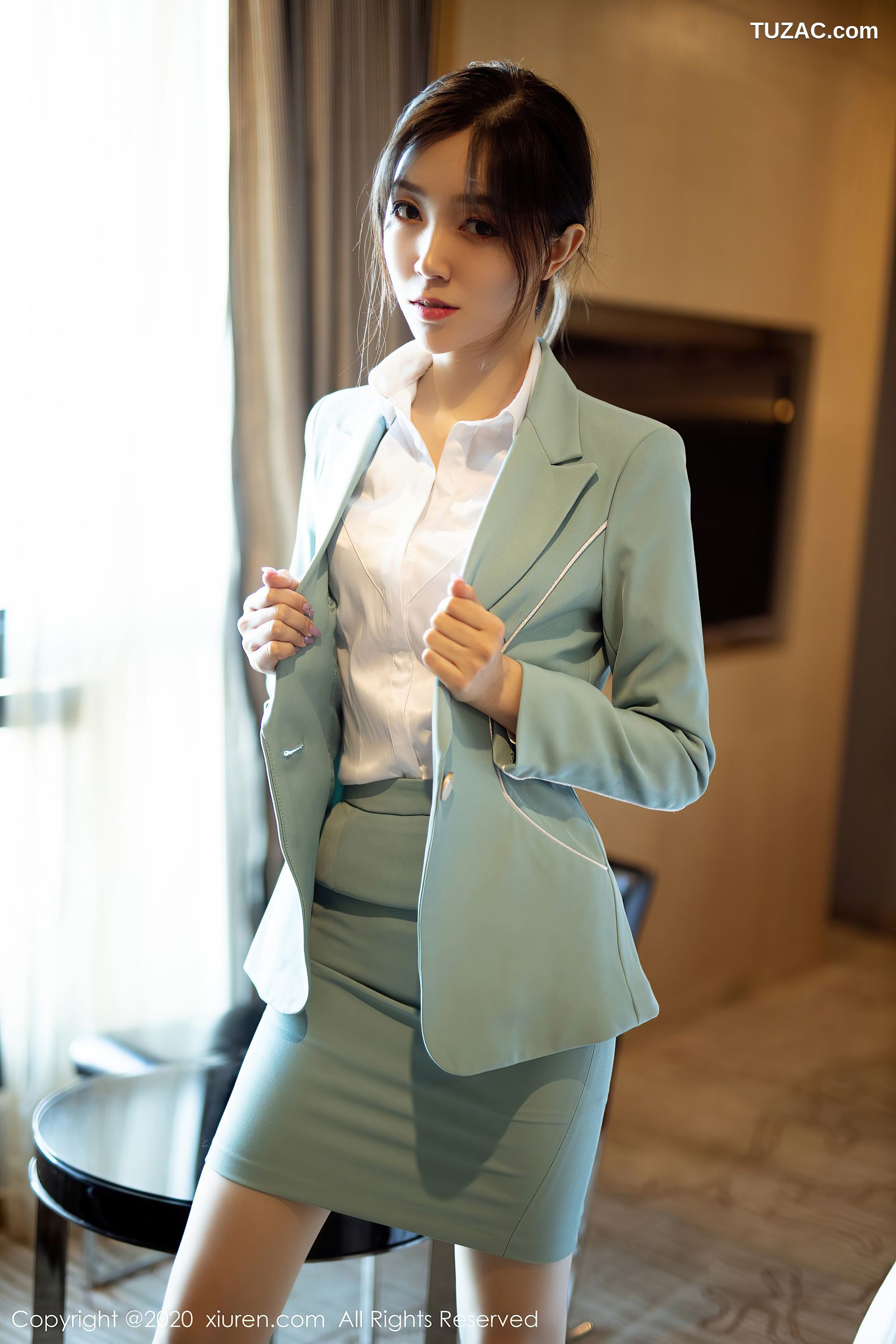 XiuRen秀人网-2797-九千柒柒-《飒爽率性绿西装系列》-2020.11.18