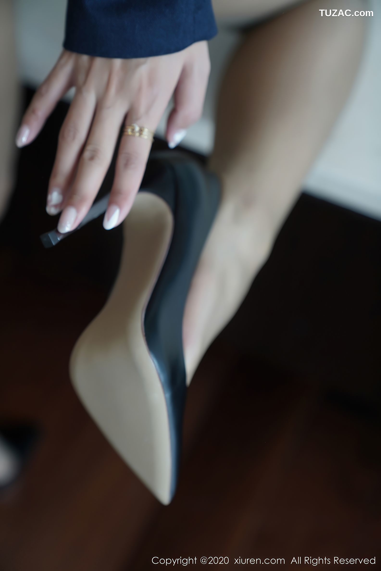 XiuRen秀人网-2816-小蛮妖-《职场白衬衫黑短裙职业装系列》-2020.11.24