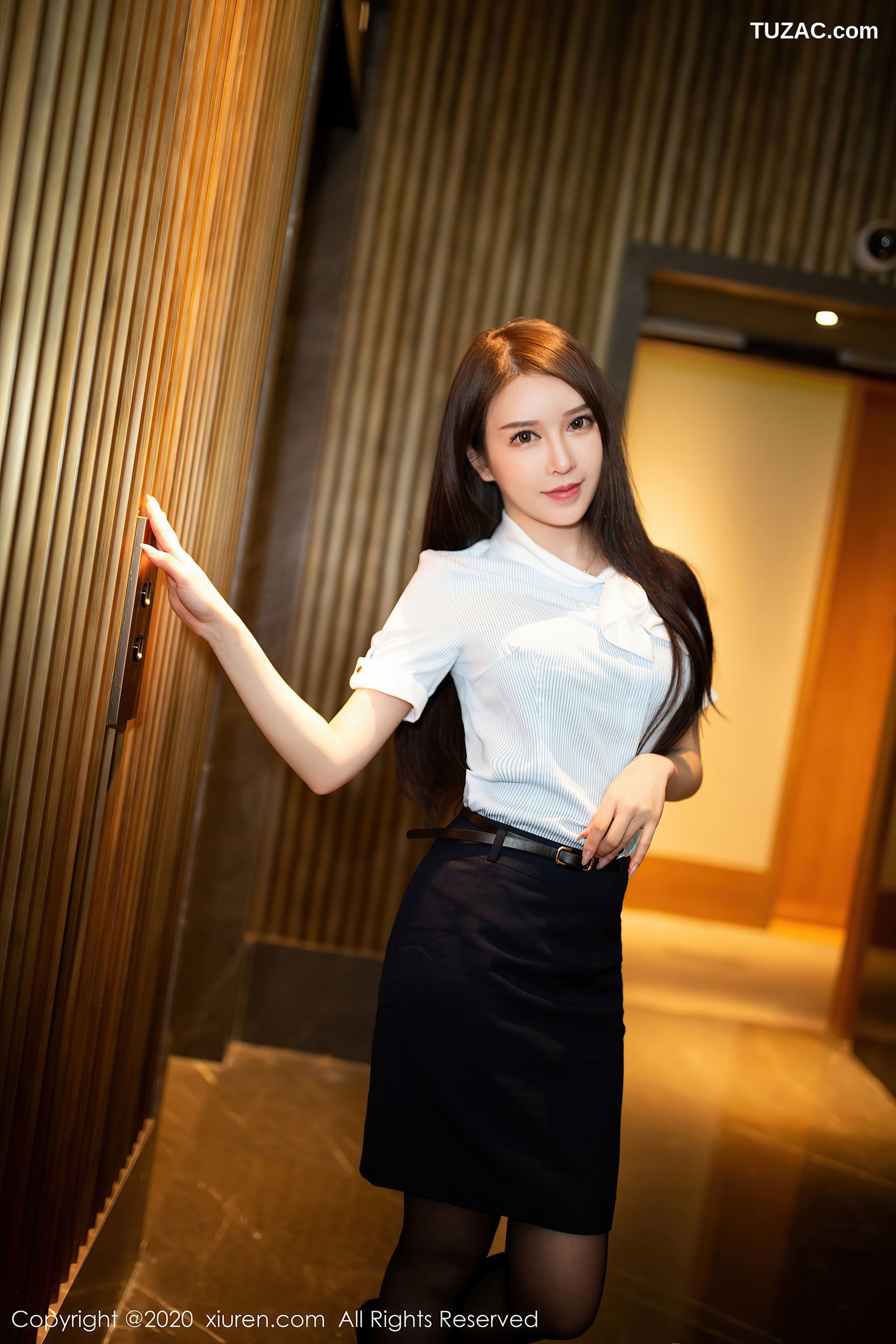 XiuRen秀人网-2819-玉兔Miki-《下午茶主题写真》-2020.11.24