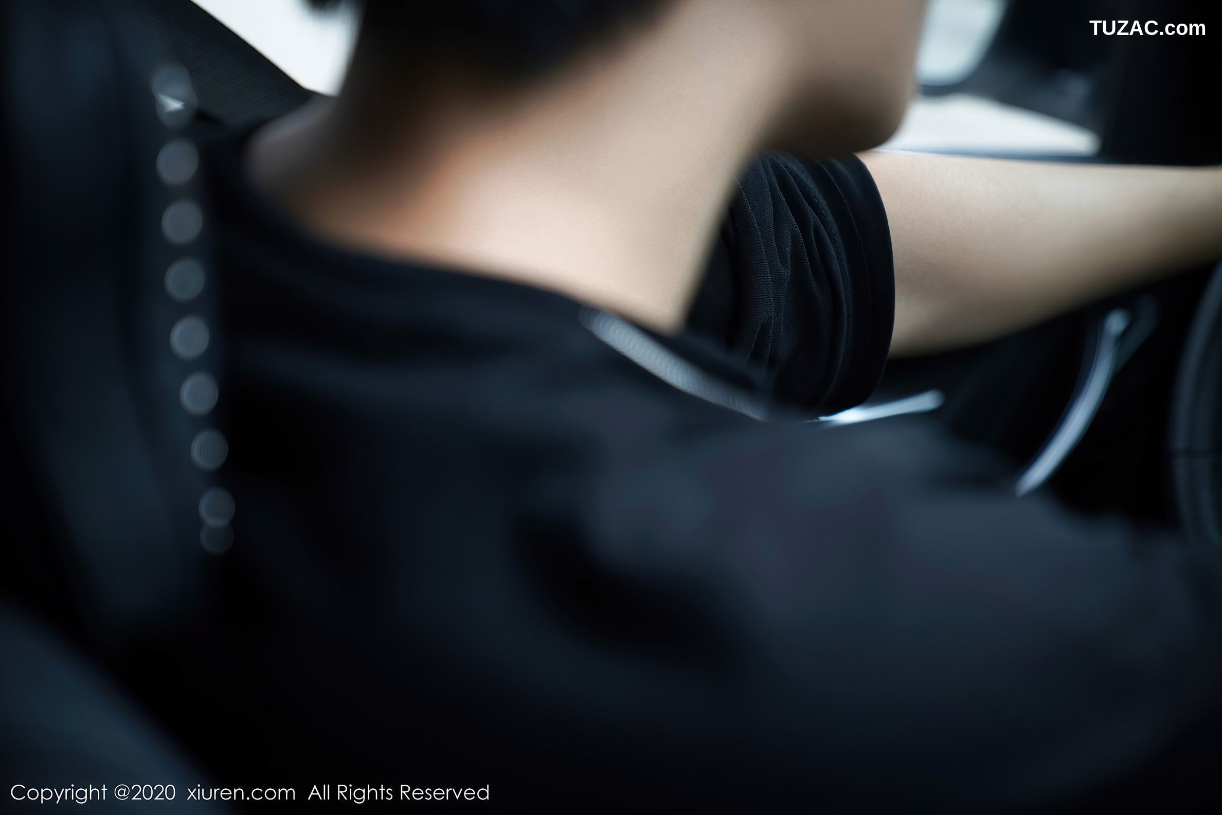 XiuRen秀人网-2832-周于希-《地下车库系列》-2020.11.27