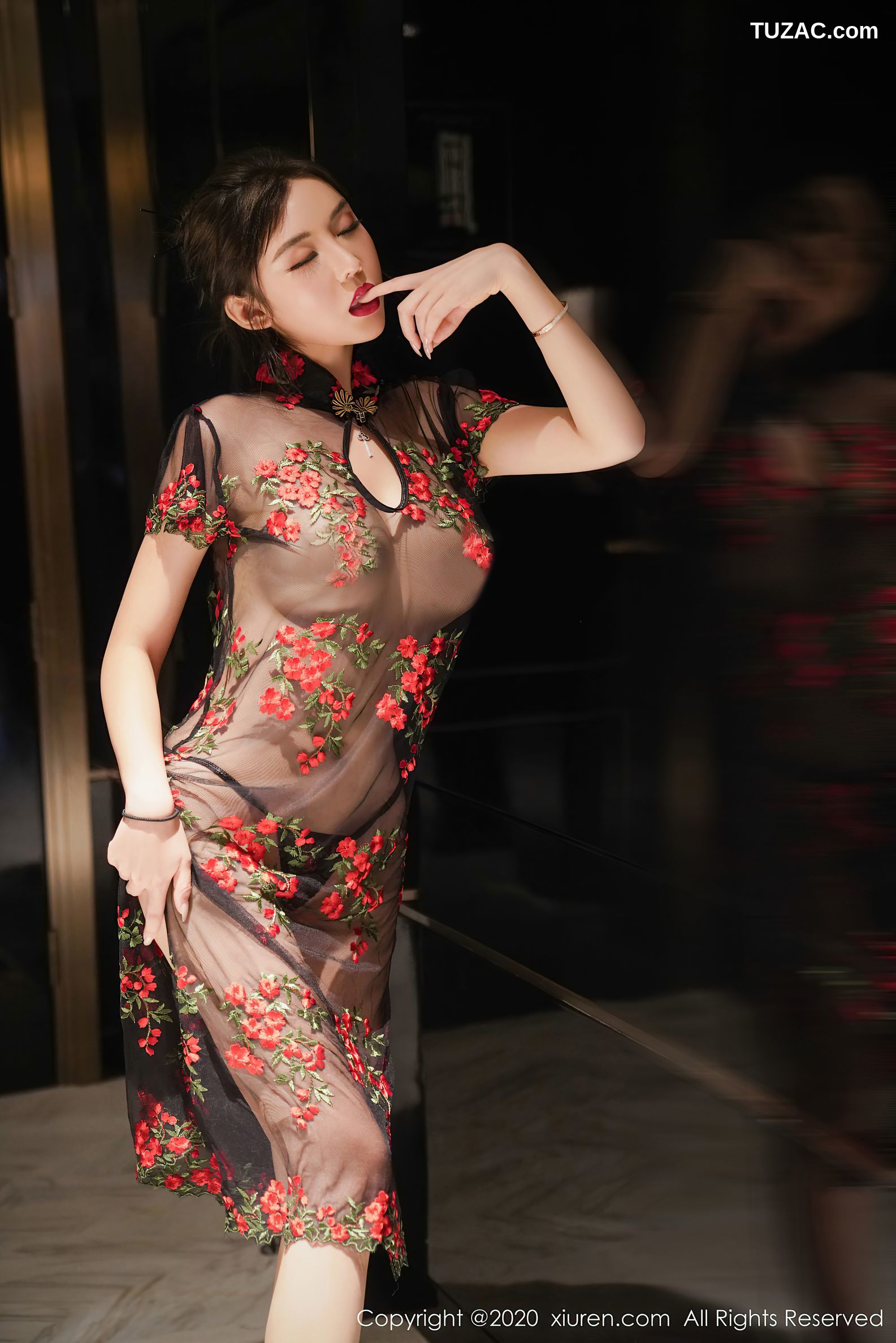 XiuRen秀人网-2849-萌汉药-《韵味典雅旗袍主题系列》-2020.12.02