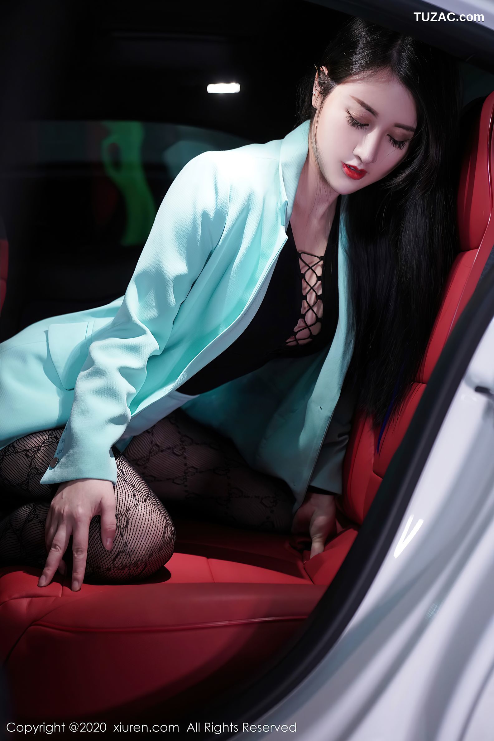 XiuRen秀人网-2861-诗诗-《时尚魅惑车拍OL主题系列》-2020.12.07