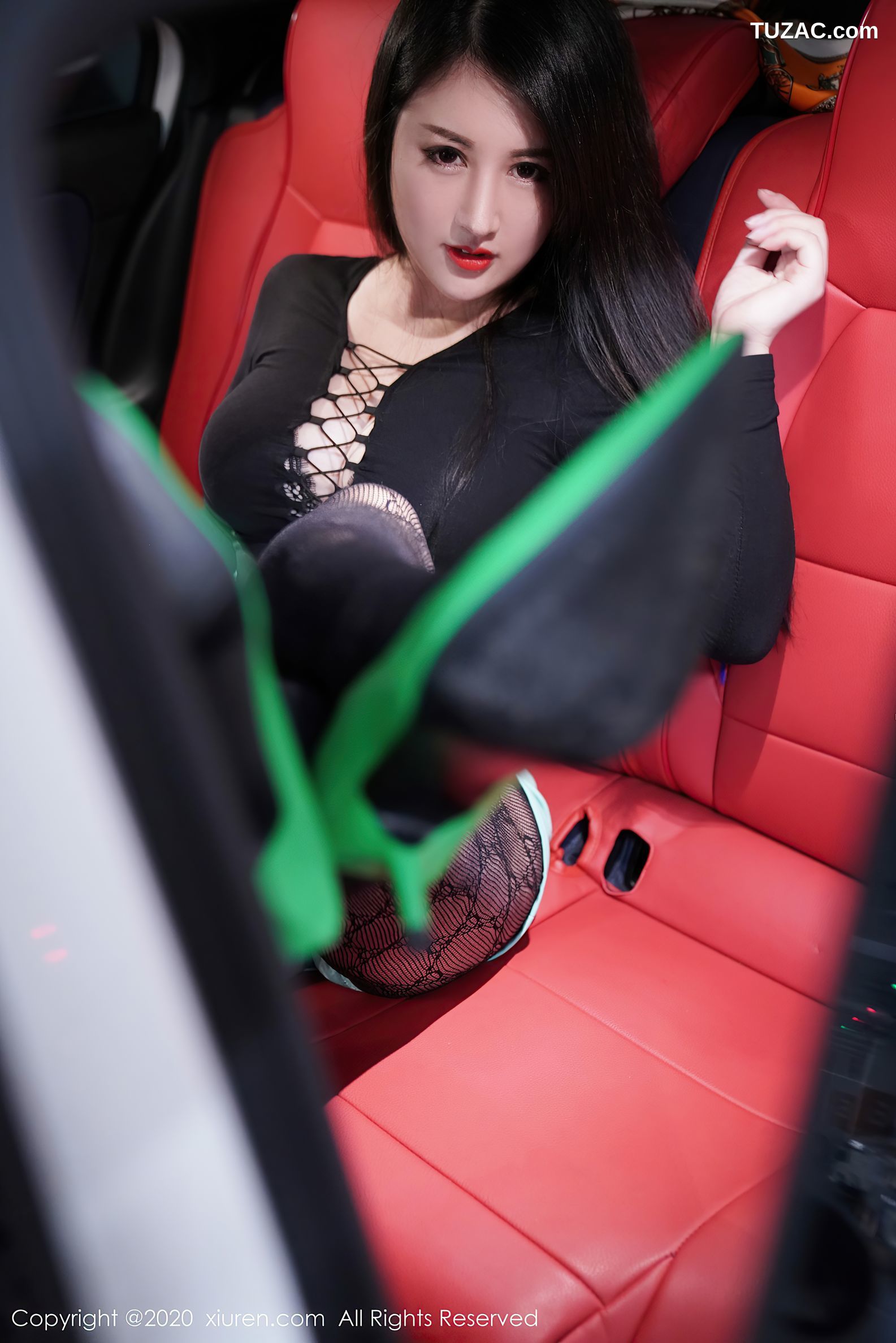 XiuRen秀人网-2861-诗诗-《时尚魅惑车拍OL主题系列》-2020.12.07