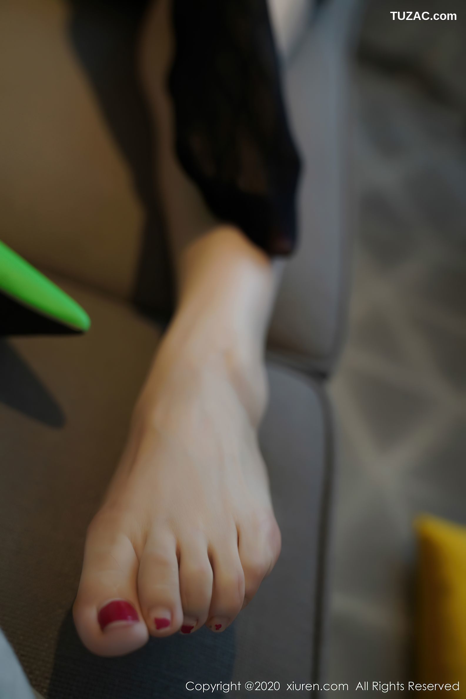 XiuRen秀人网-2861-诗诗-《时尚魅惑车拍OL主题系列》-2020.12.07